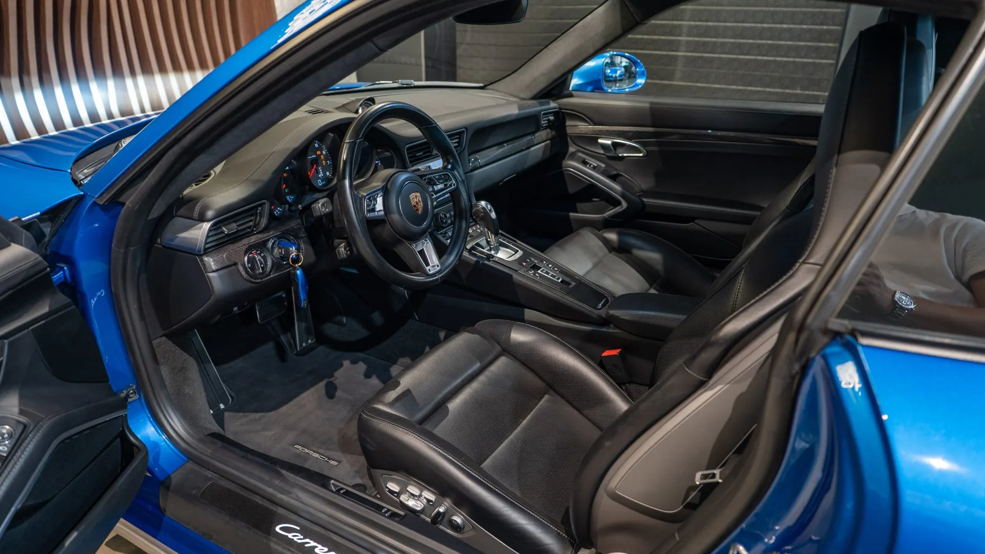 Porsche 911 — photo 12