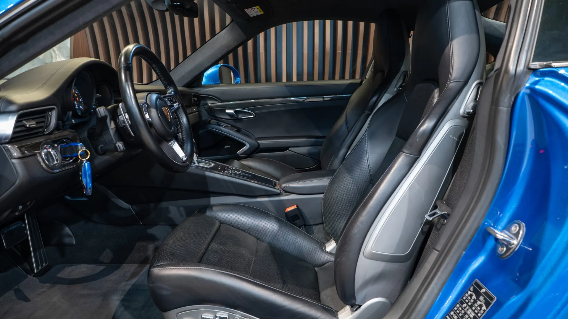 Porsche 911 — photo 7