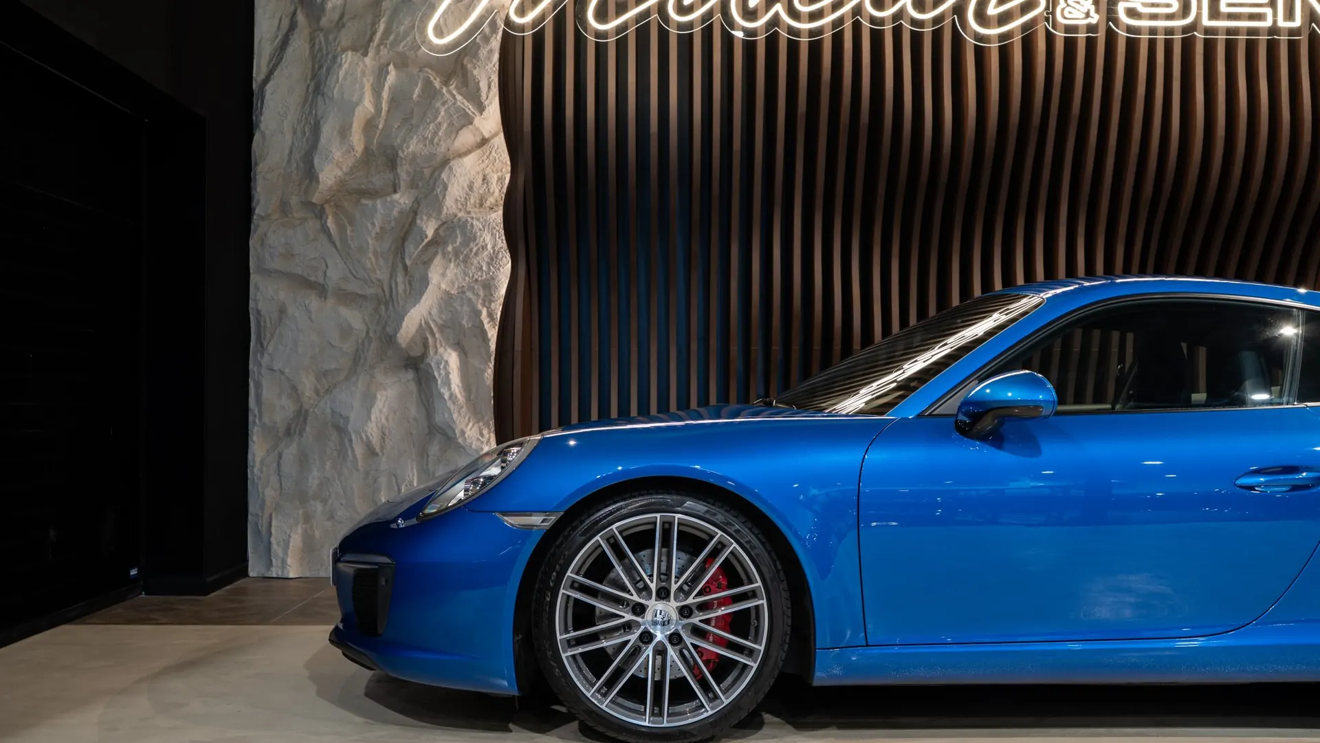 Porsche 911 — photo 33