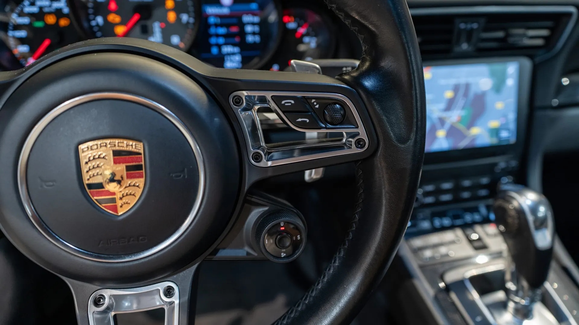 Porsche 911 — photo 18