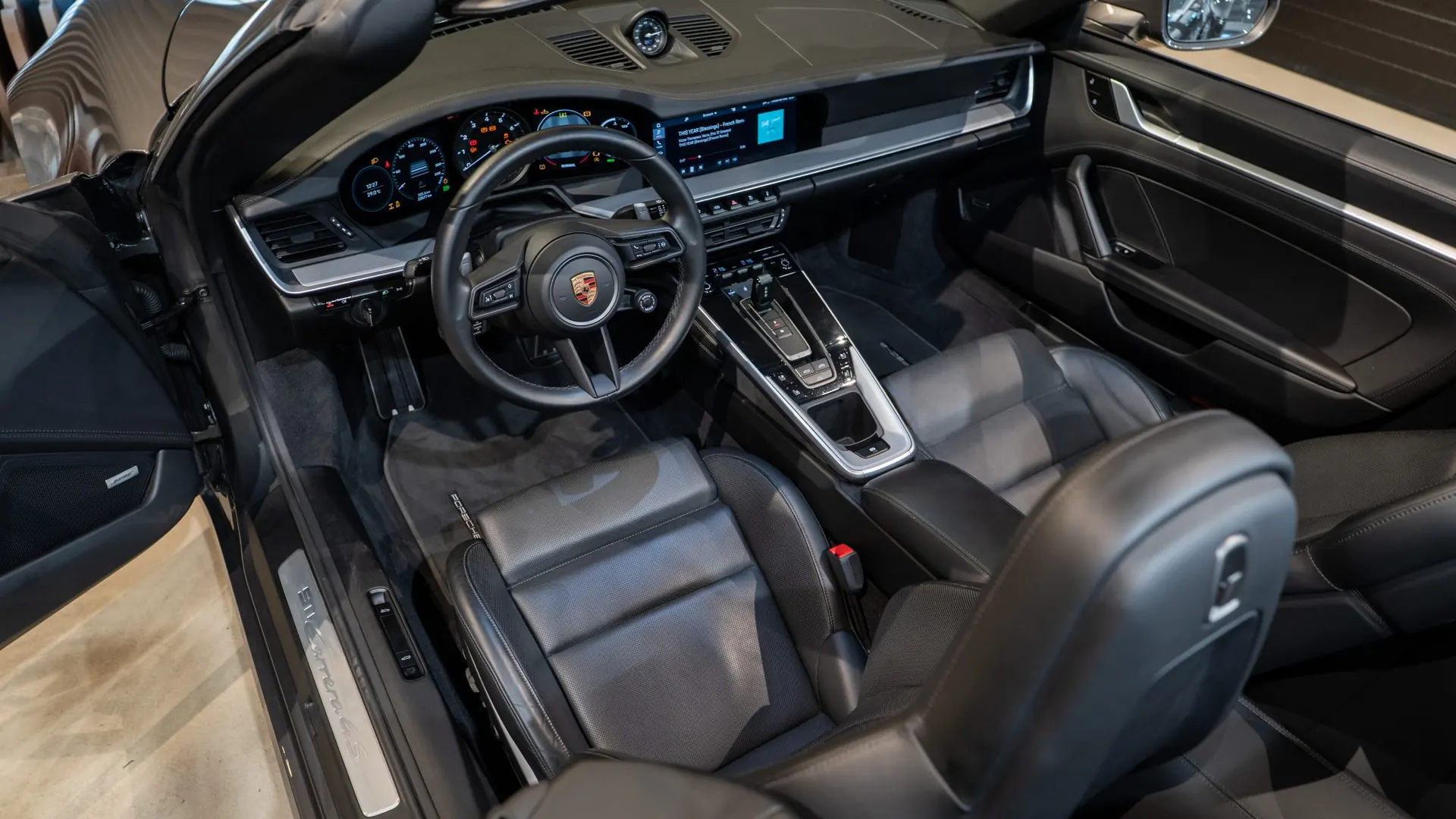Porsche 911 — photo 13