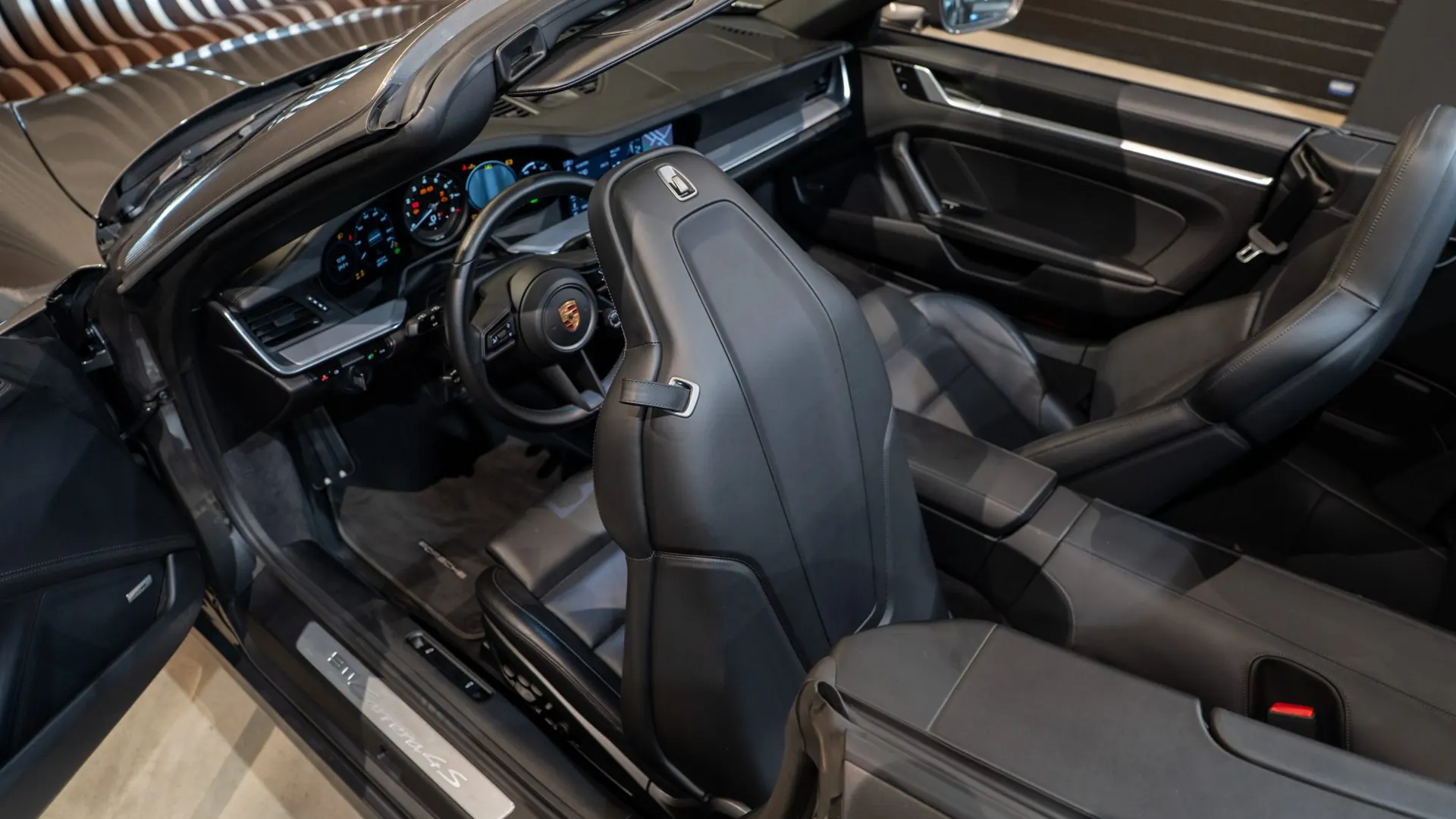Porsche 911 — photo 31