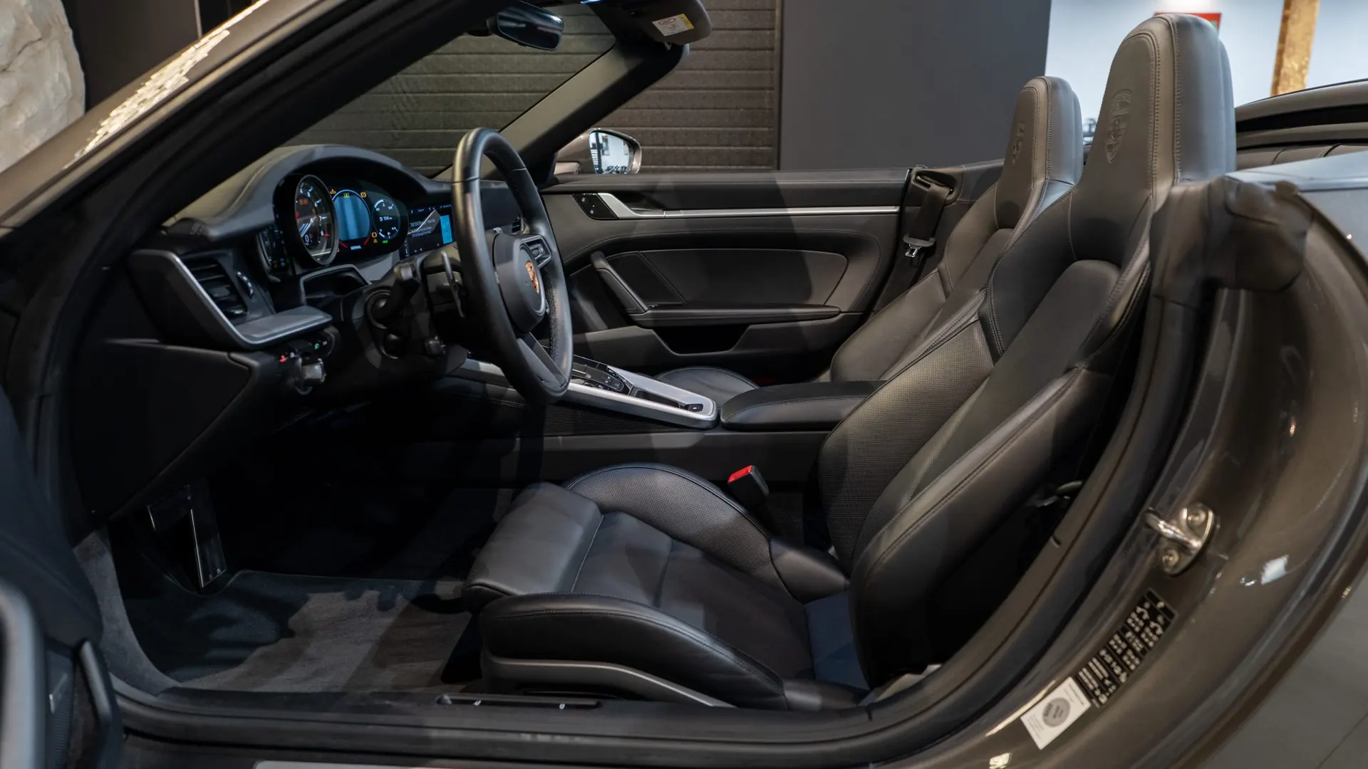 Porsche 911 — photo 20