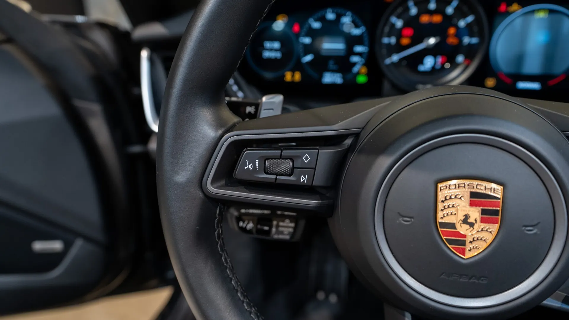 Porsche 911 — photo 24