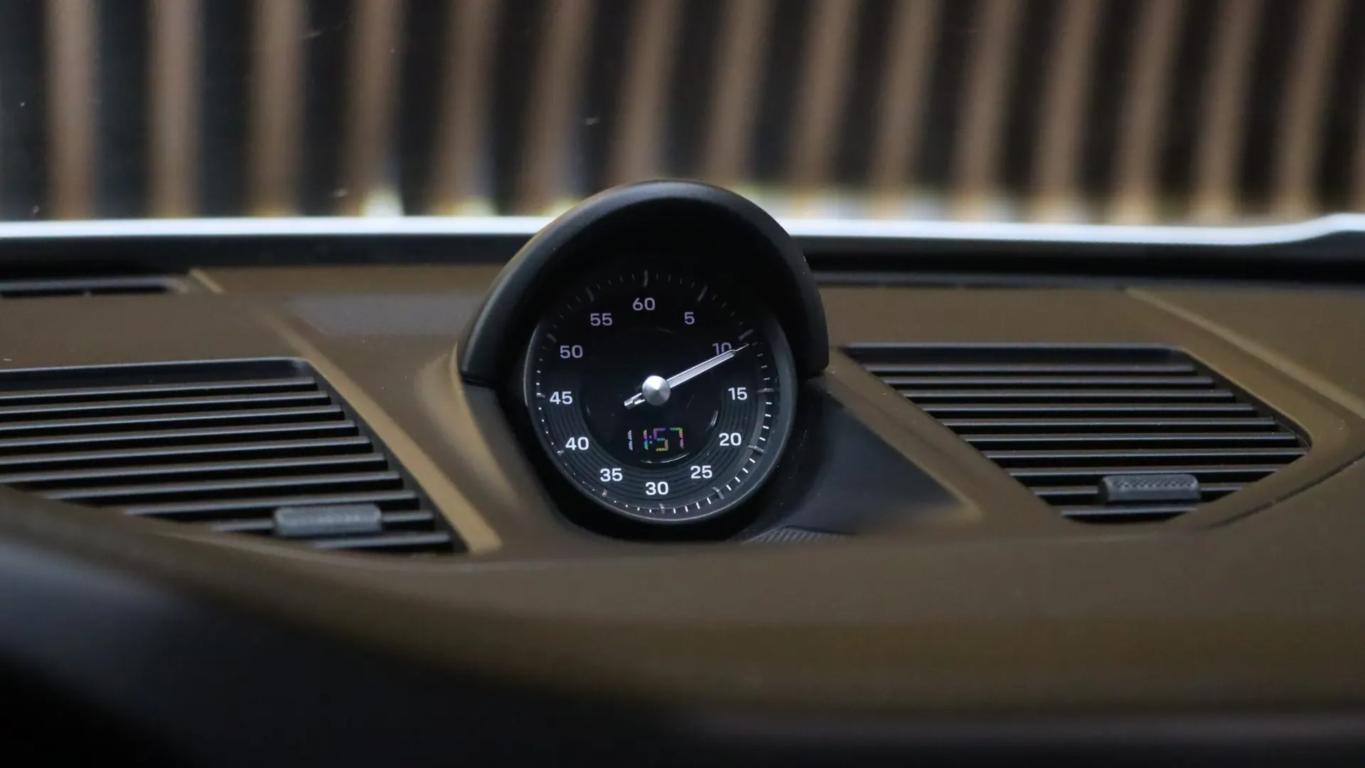 Porsche 911 — photo 27
