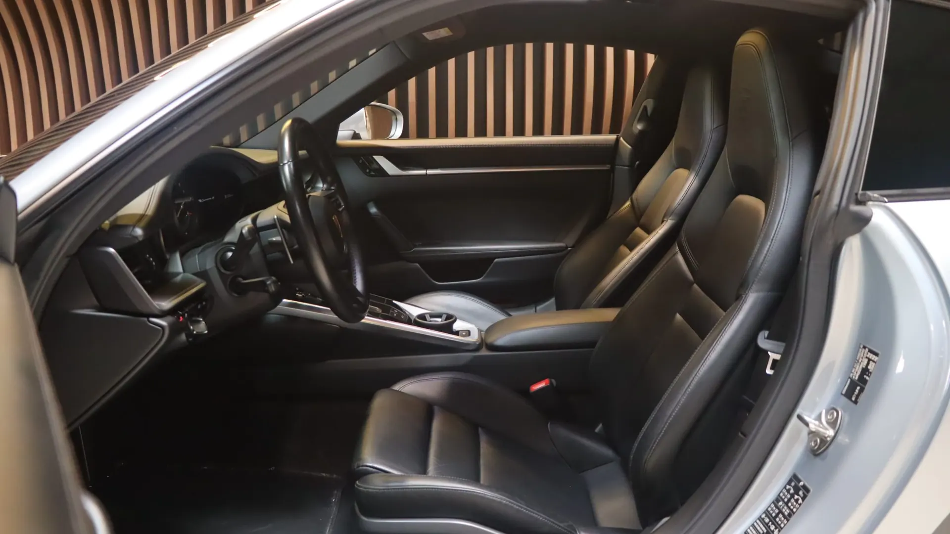 Porsche 911 — photo 7