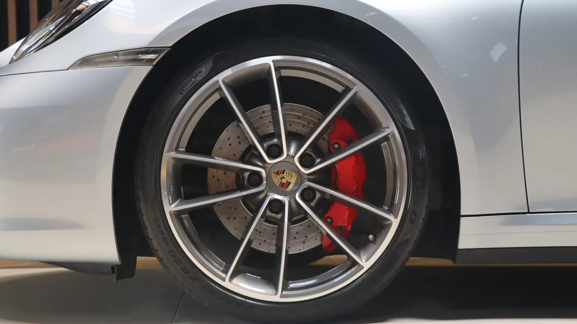Porsche 911 — photo 46