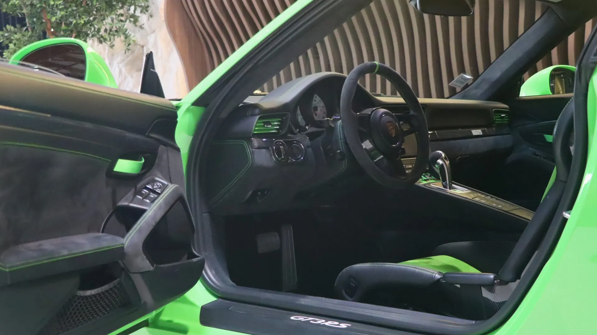 Porsche 911 — photo 8