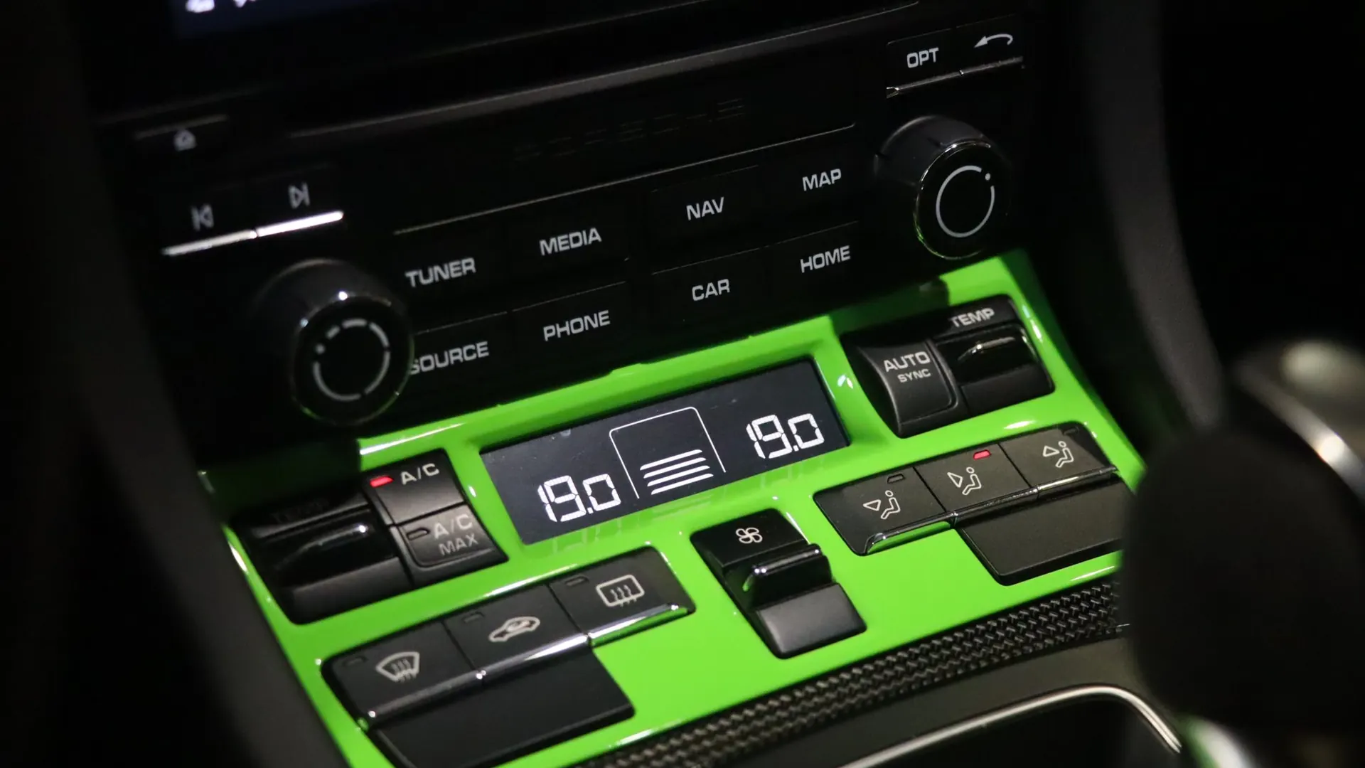 Porsche 911 — photo 27