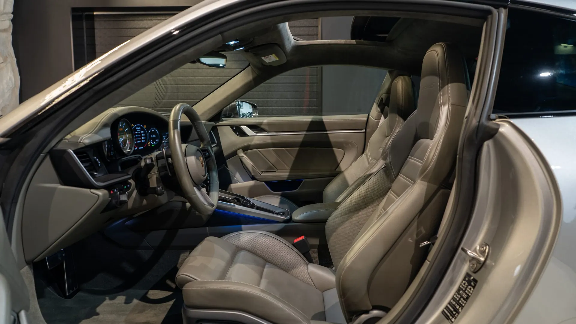Porsche 911 — photo 29