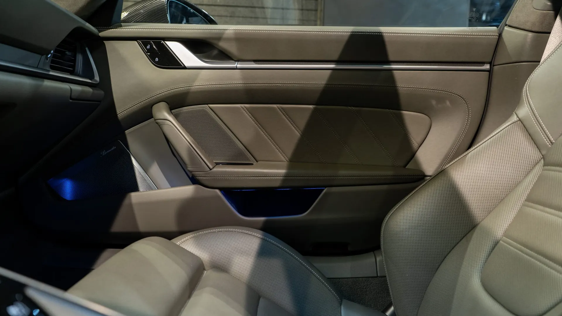 Porsche 911 — photo 22