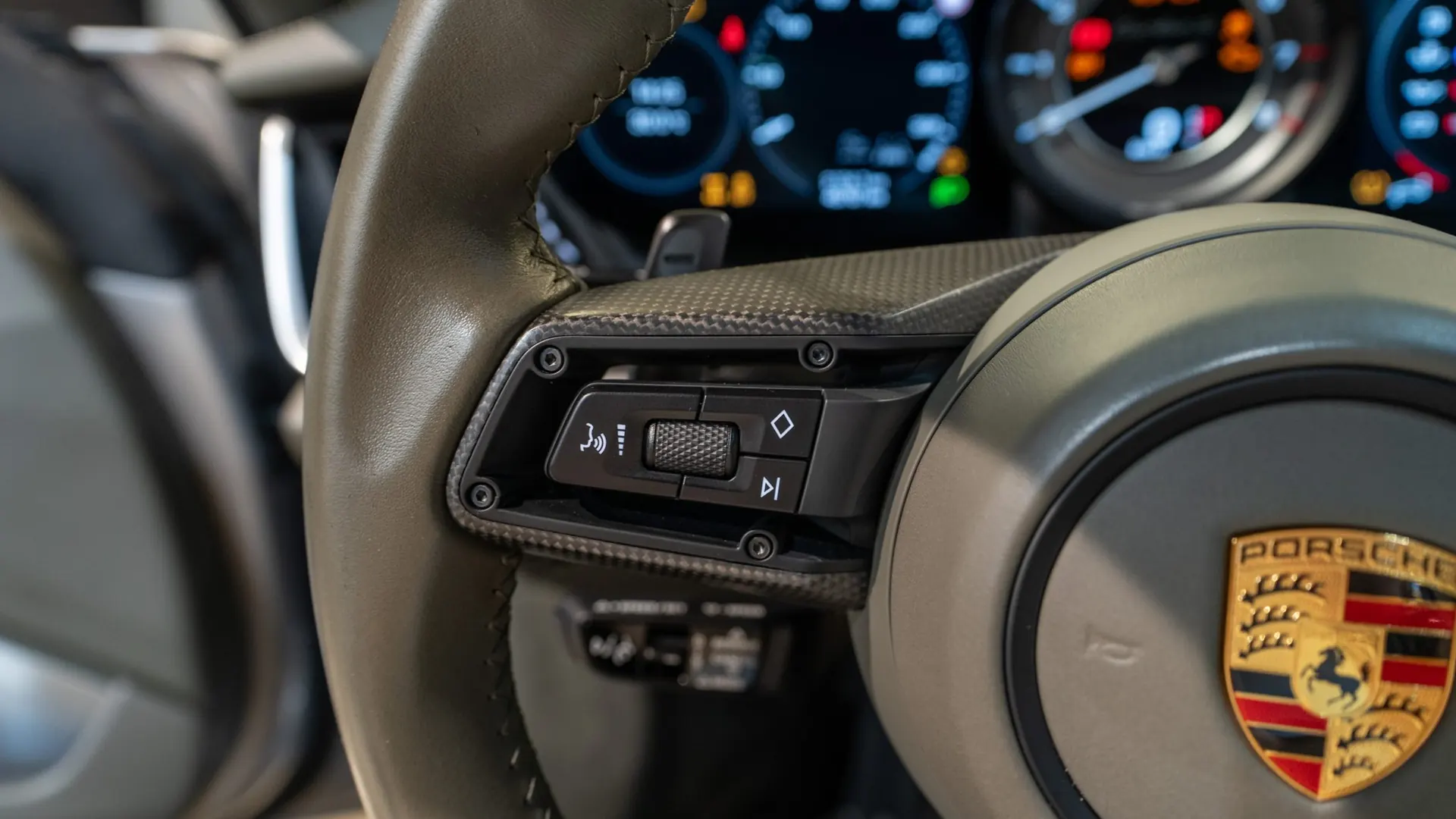 Porsche 911 — photo 19