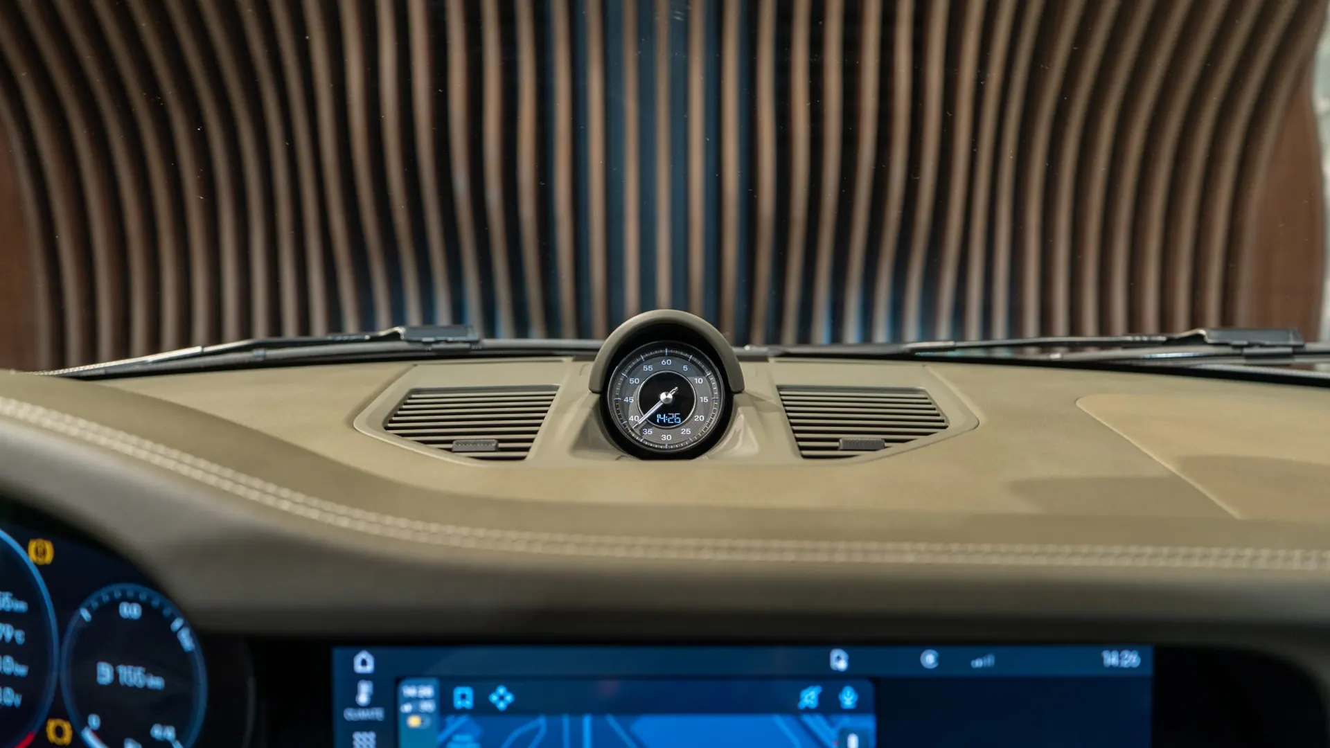 Porsche 911 — photo 21