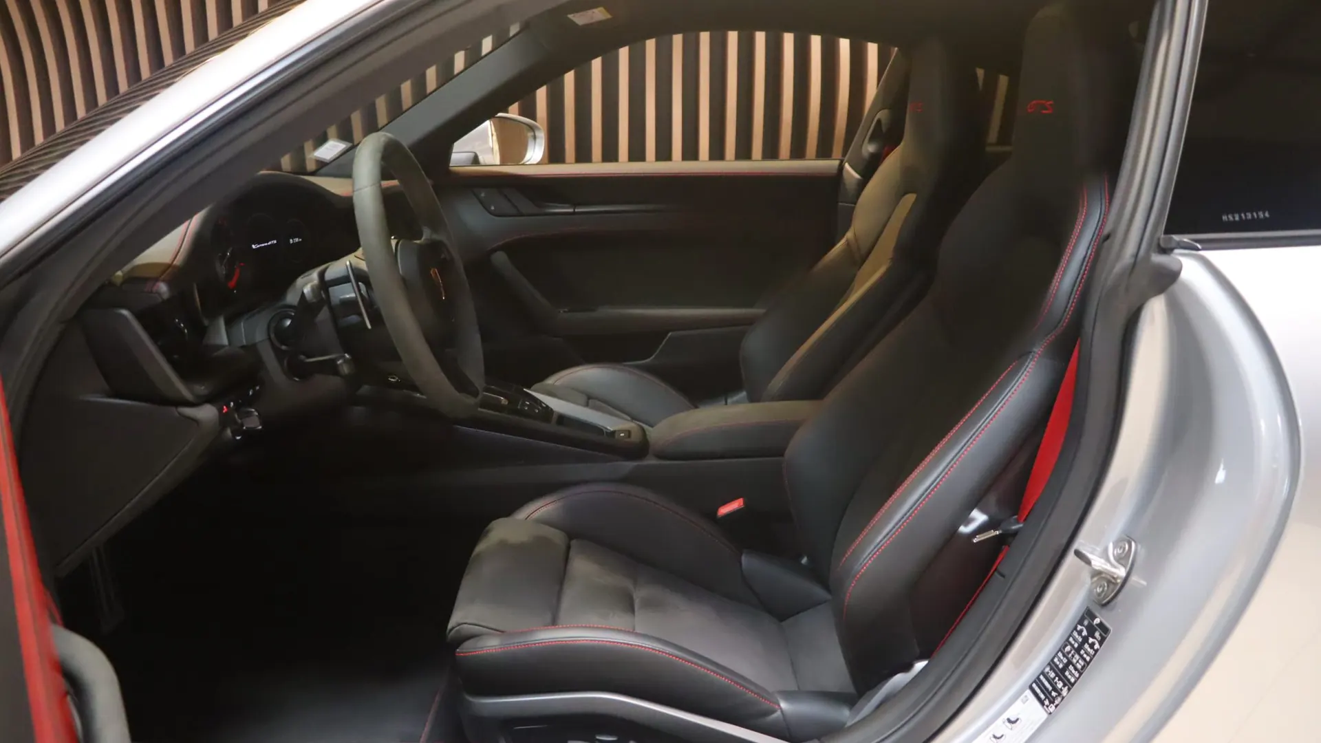 Porsche 911 — photo 7