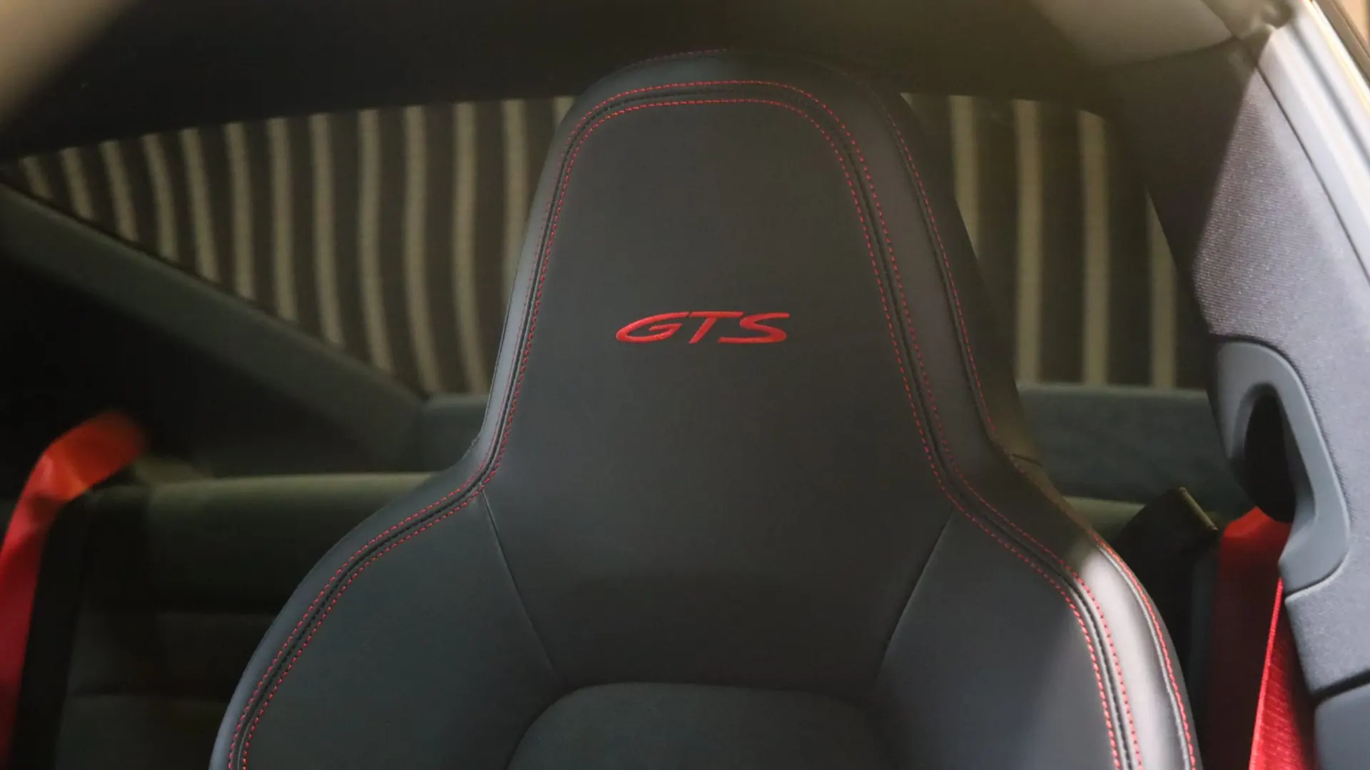 Porsche 911 — photo 40