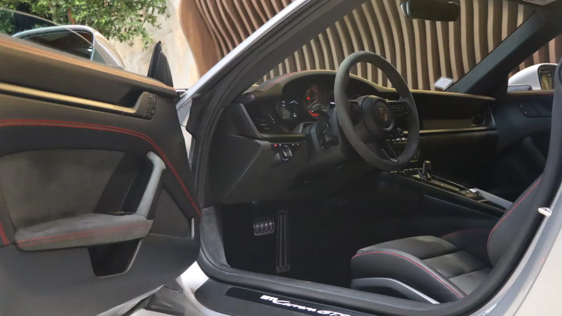 Porsche 911 — photo 8