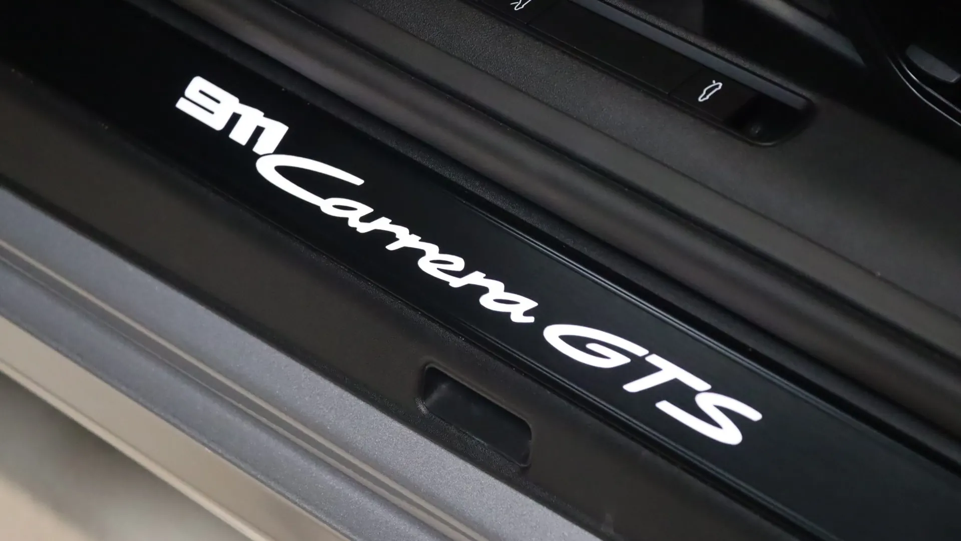 Porsche 911 — photo 14