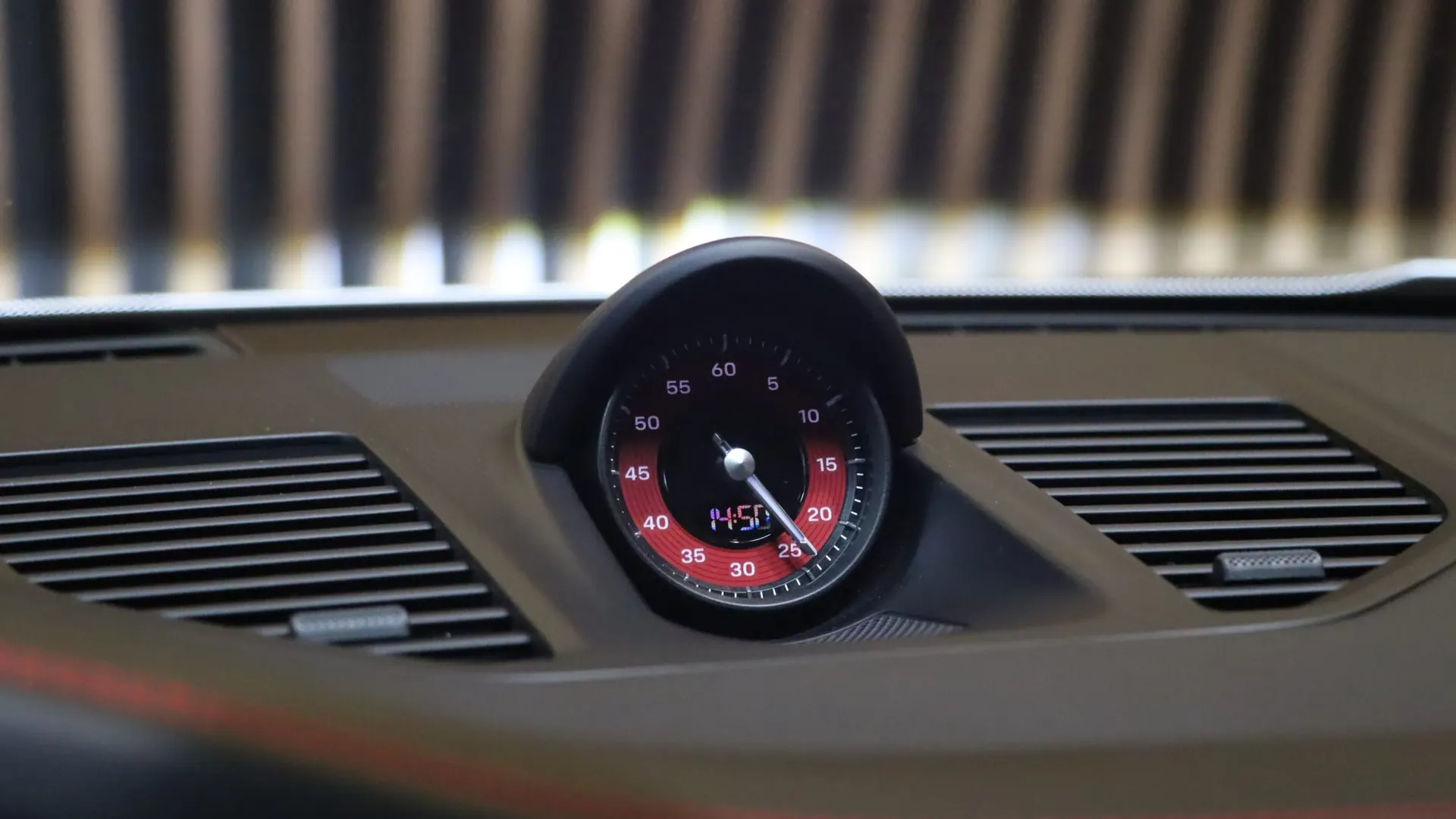 Porsche 911 — photo 28