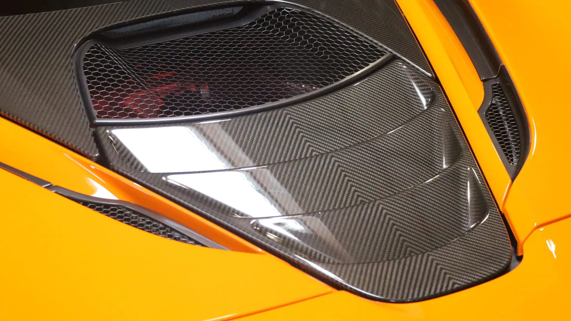 McLaren 720S — photo 43