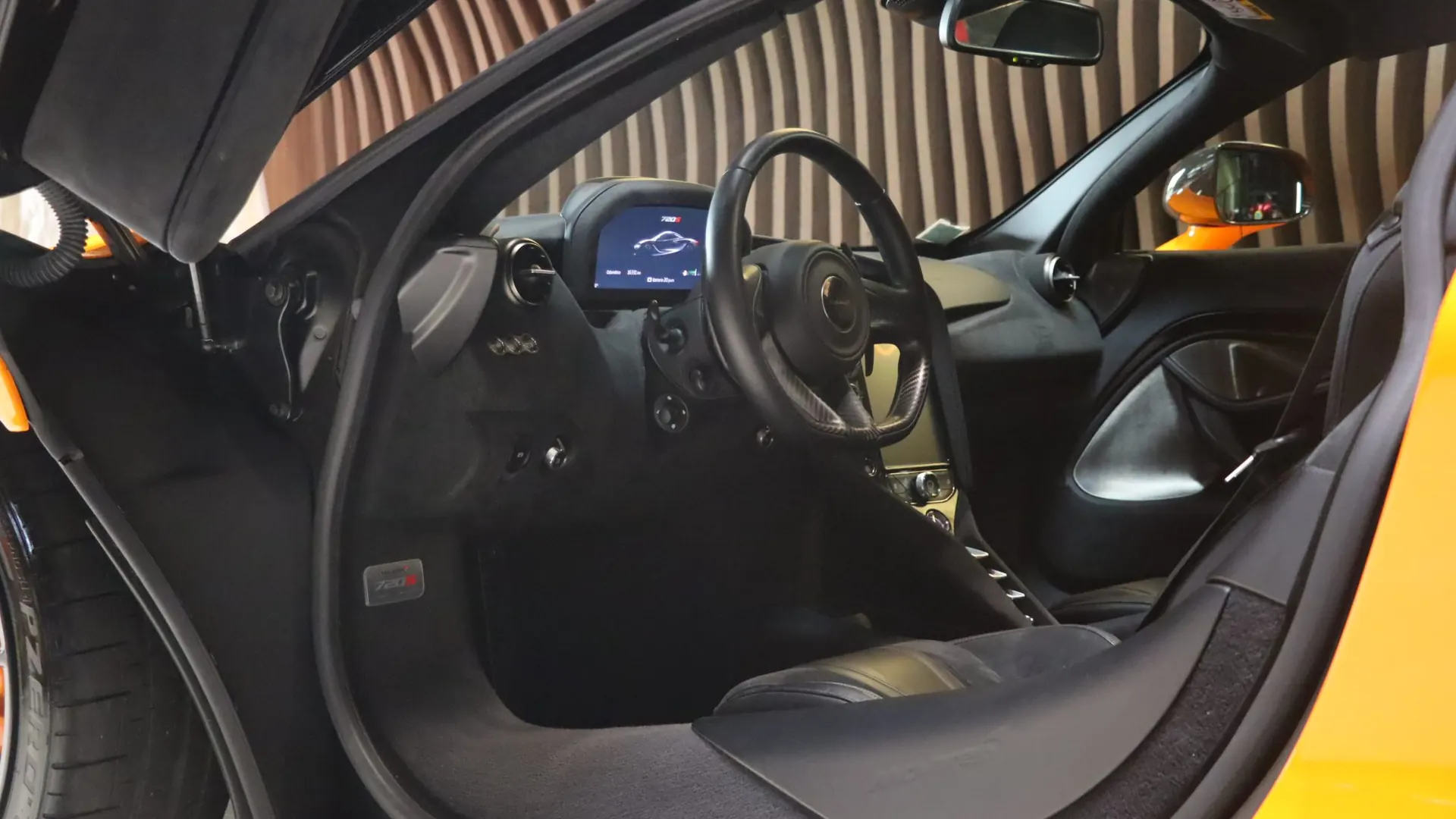 McLaren 720S — photo 8