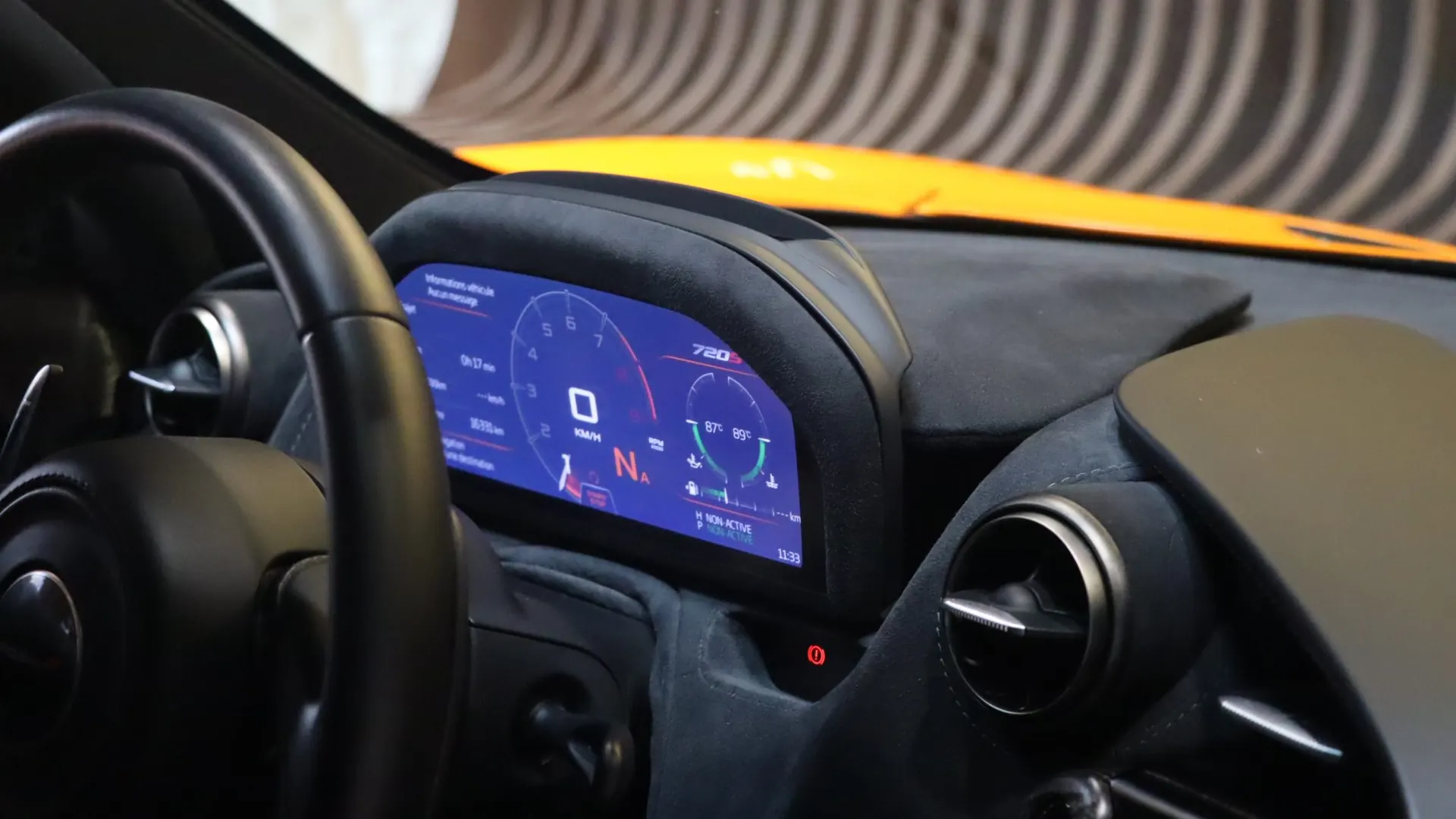 McLaren 720S — photo 25