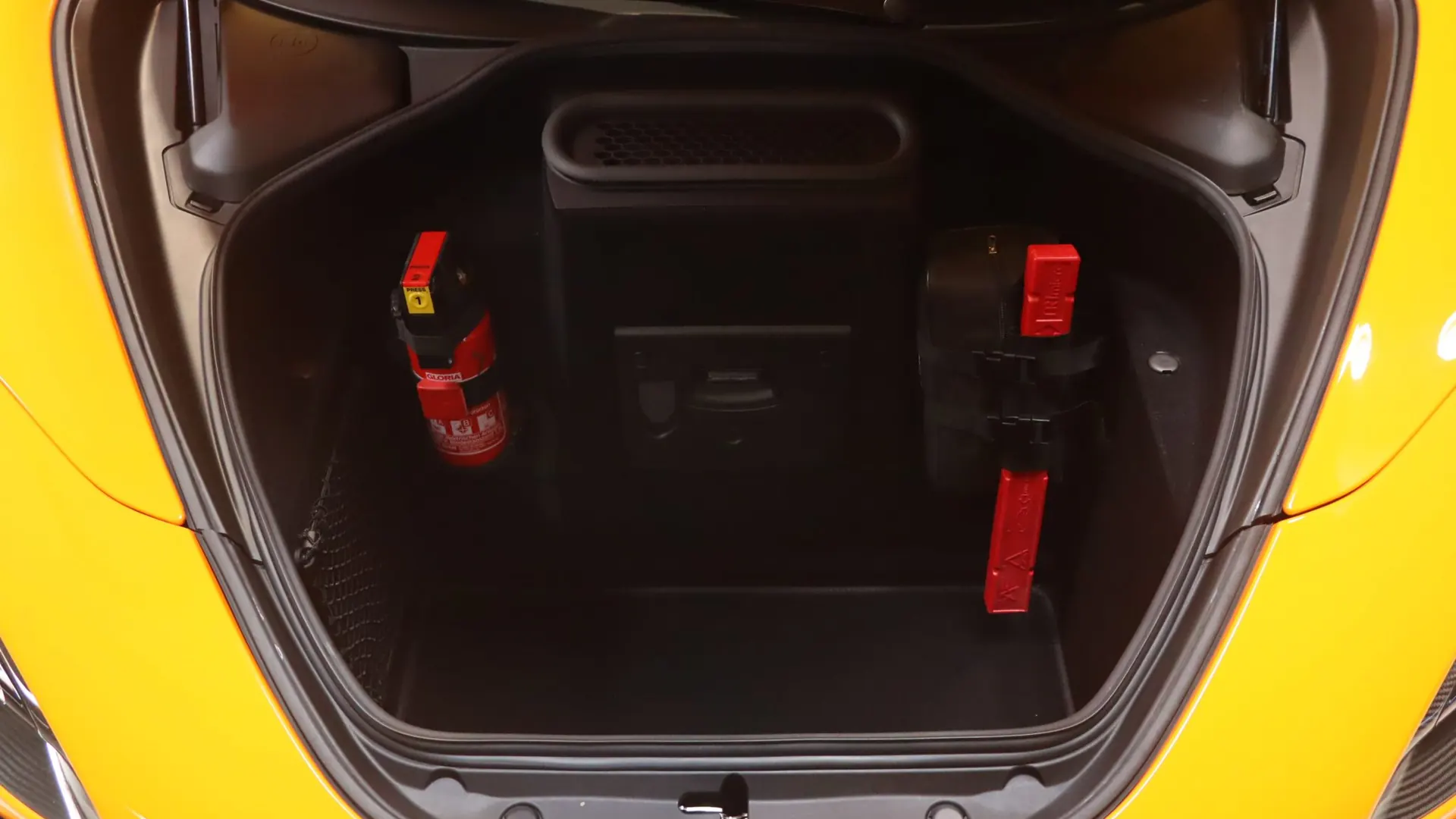 McLaren 720S — photo 36