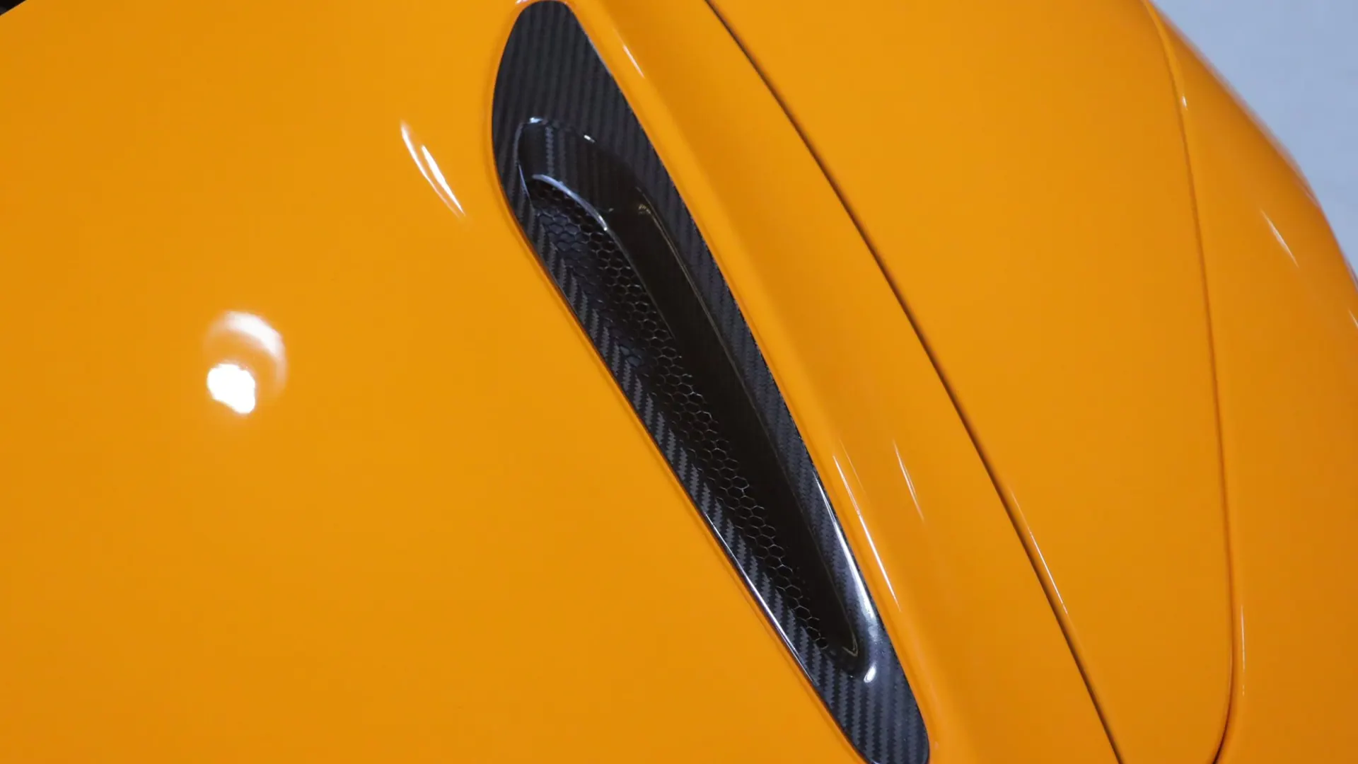 McLaren 720S — photo 33