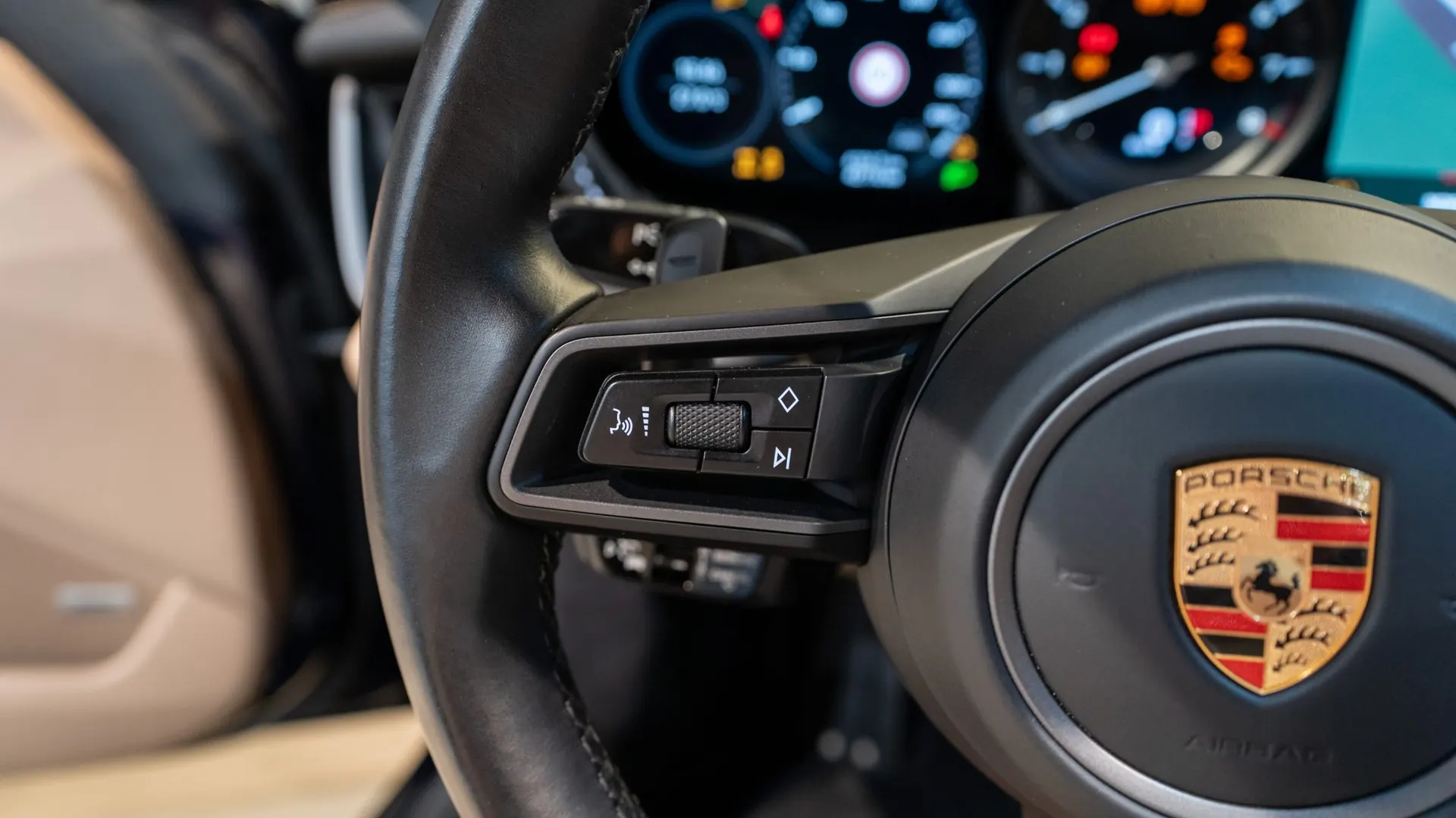 Porsche 911 — photo 22