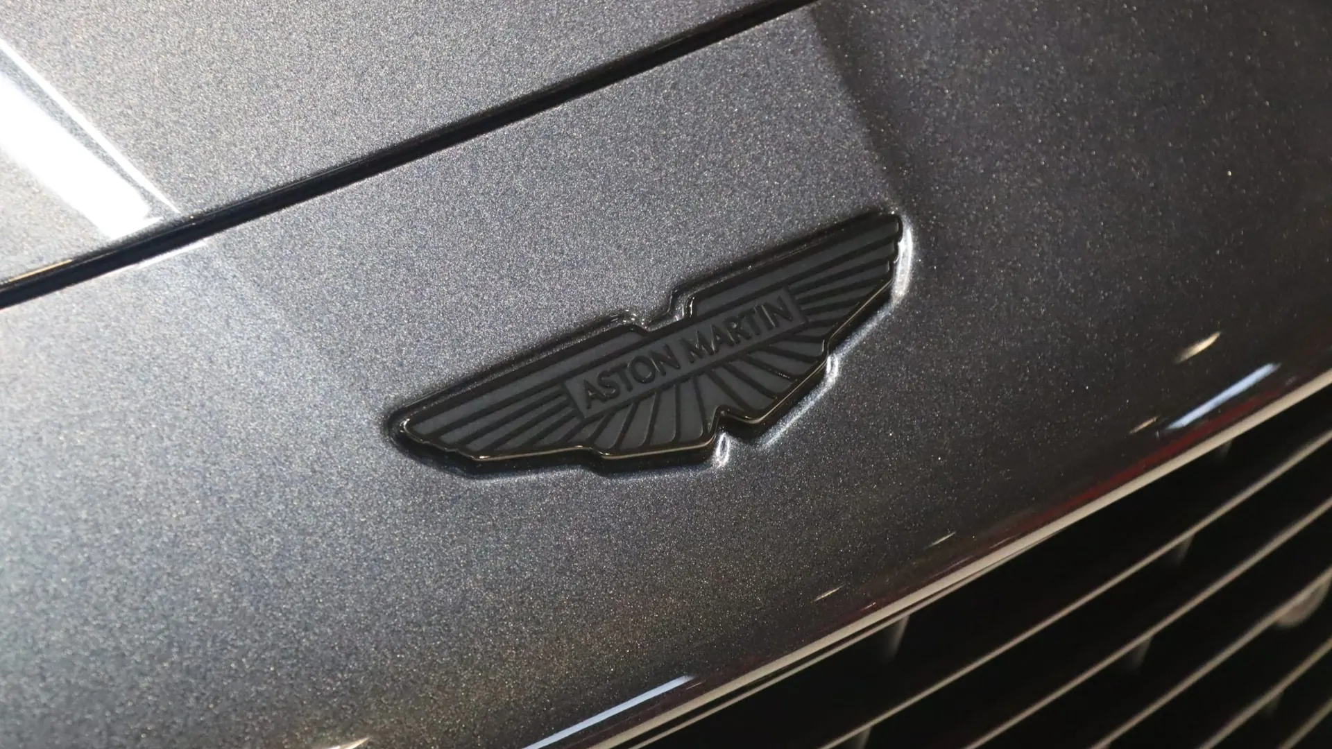 Aston Martin Vanquish — photo 42