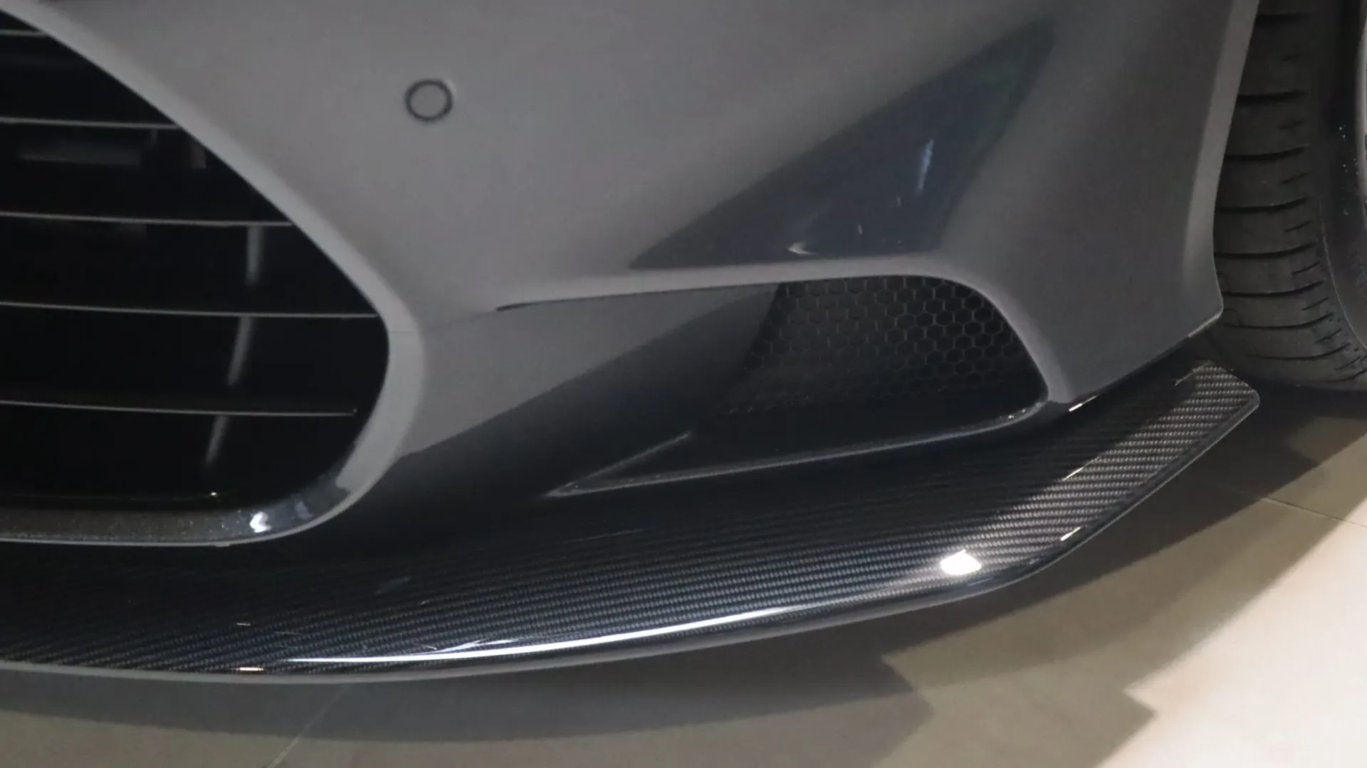Aston Martin Vanquish — photo 43