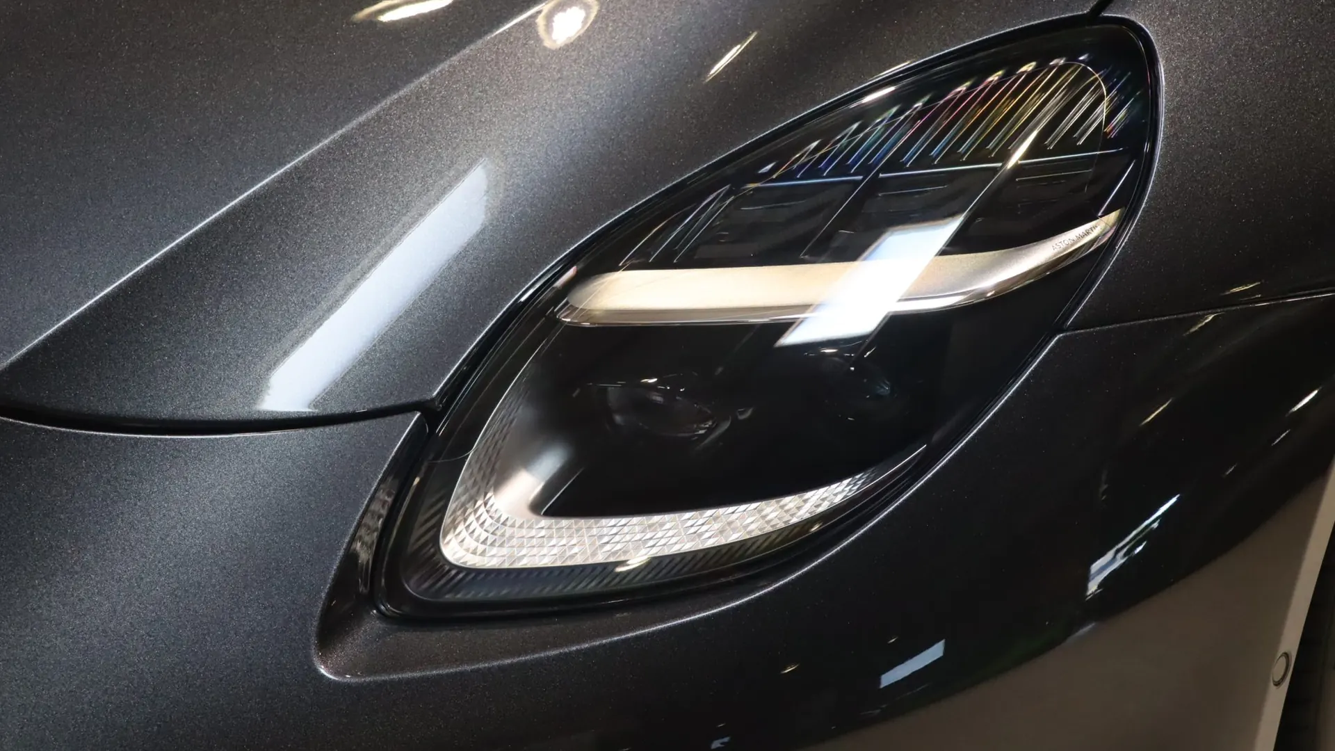 Aston Martin Vanquish — photo 38
