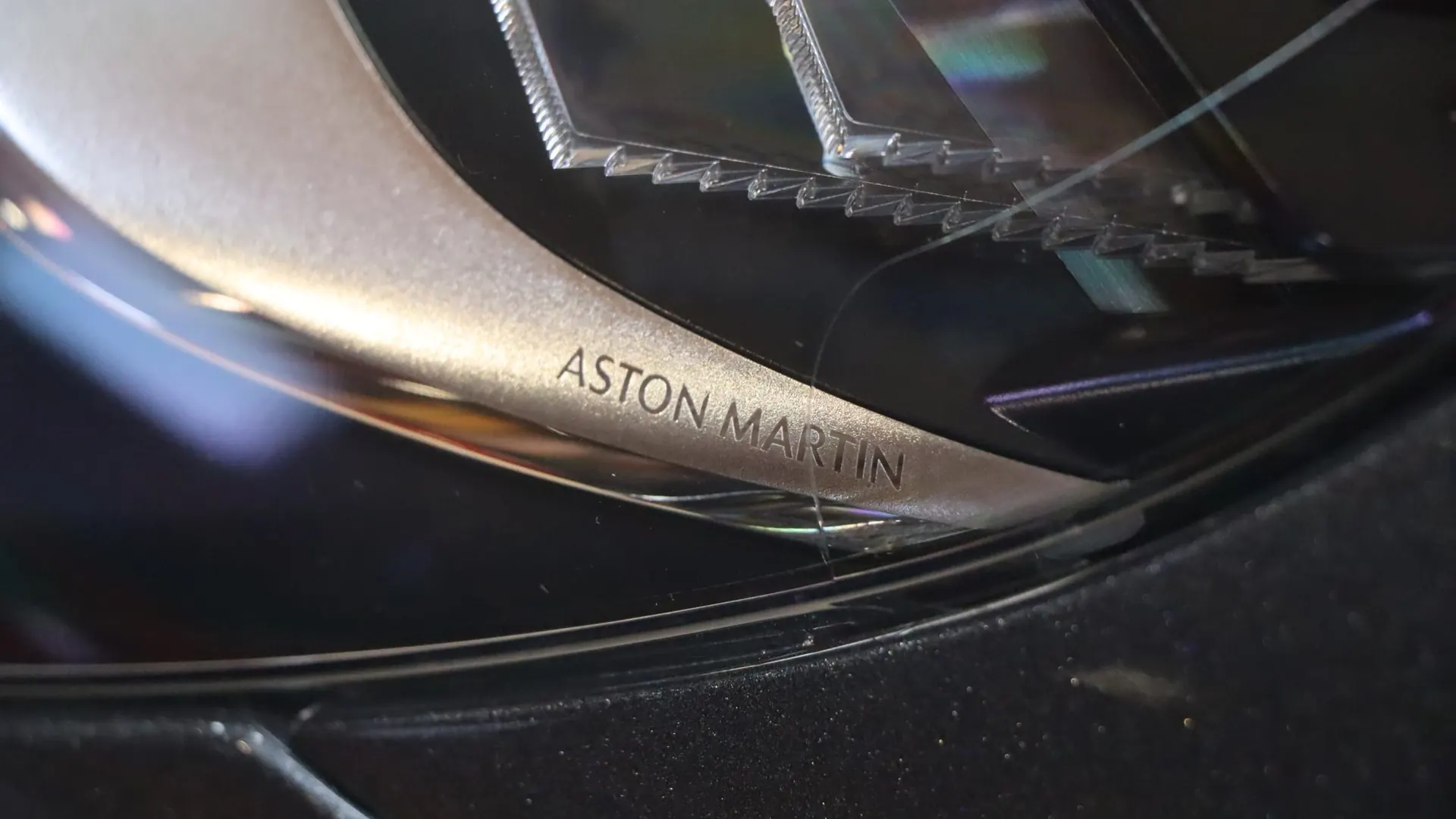 Aston Martin Vanquish — photo 39