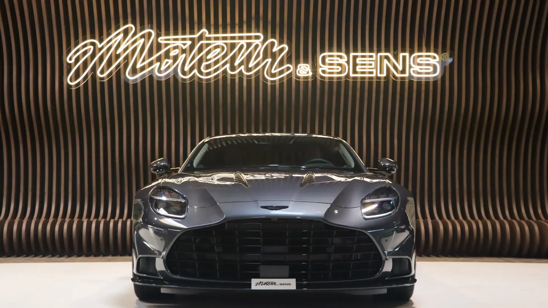 Aston Martin Vanquish — photo 3