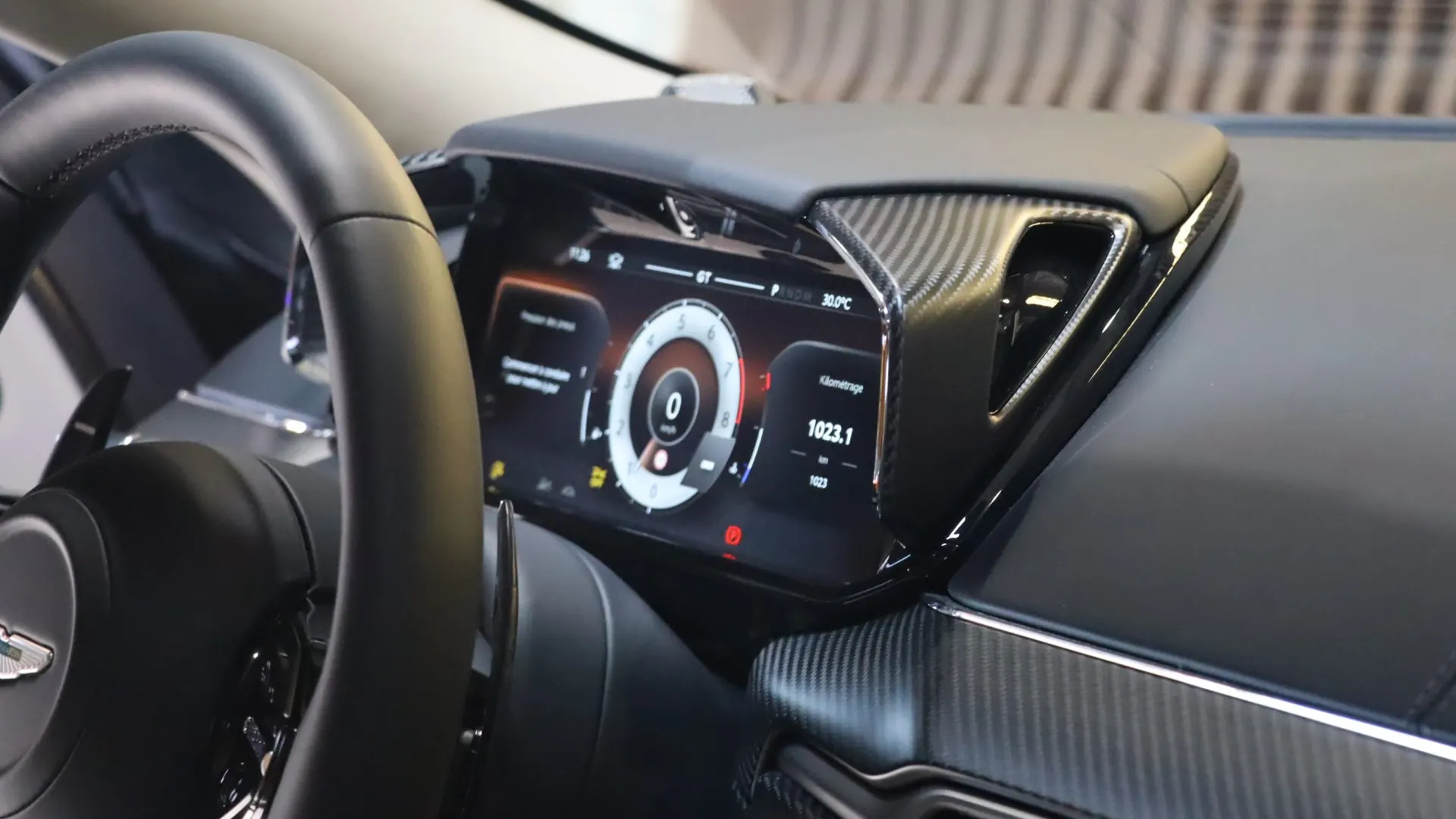 Aston Martin Vanquish — photo 25