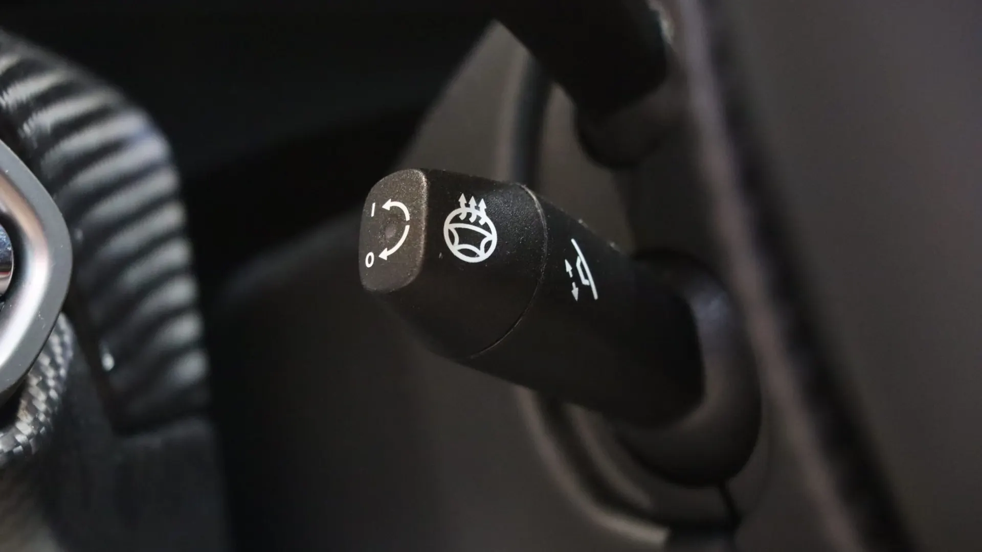 Aston Martin Vanquish — photo 18