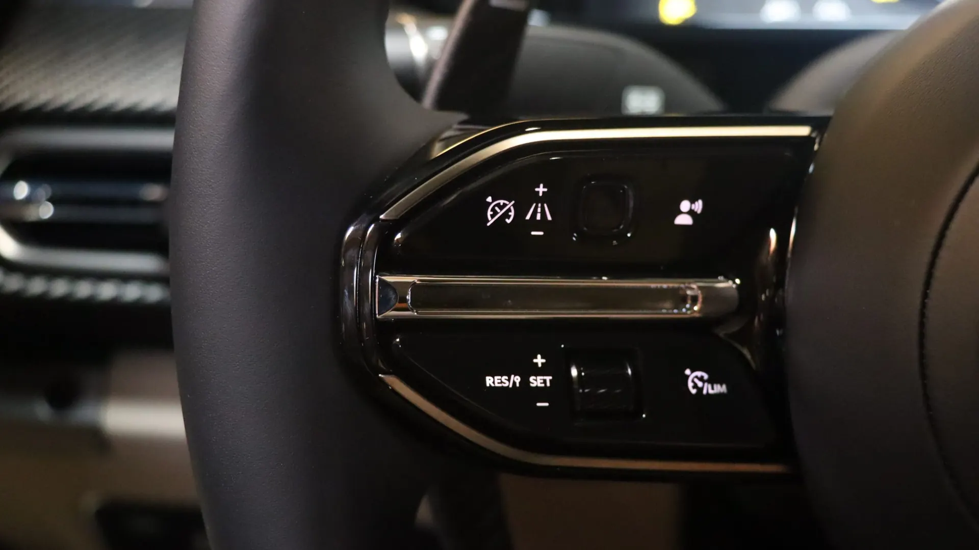 Aston Martin Vanquish — photo 19