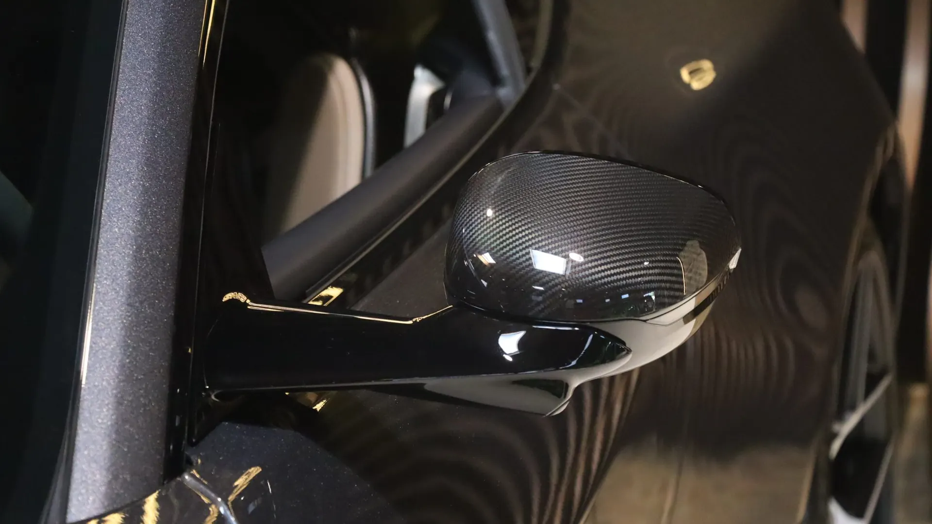 Aston Martin Vanquish — photo 50