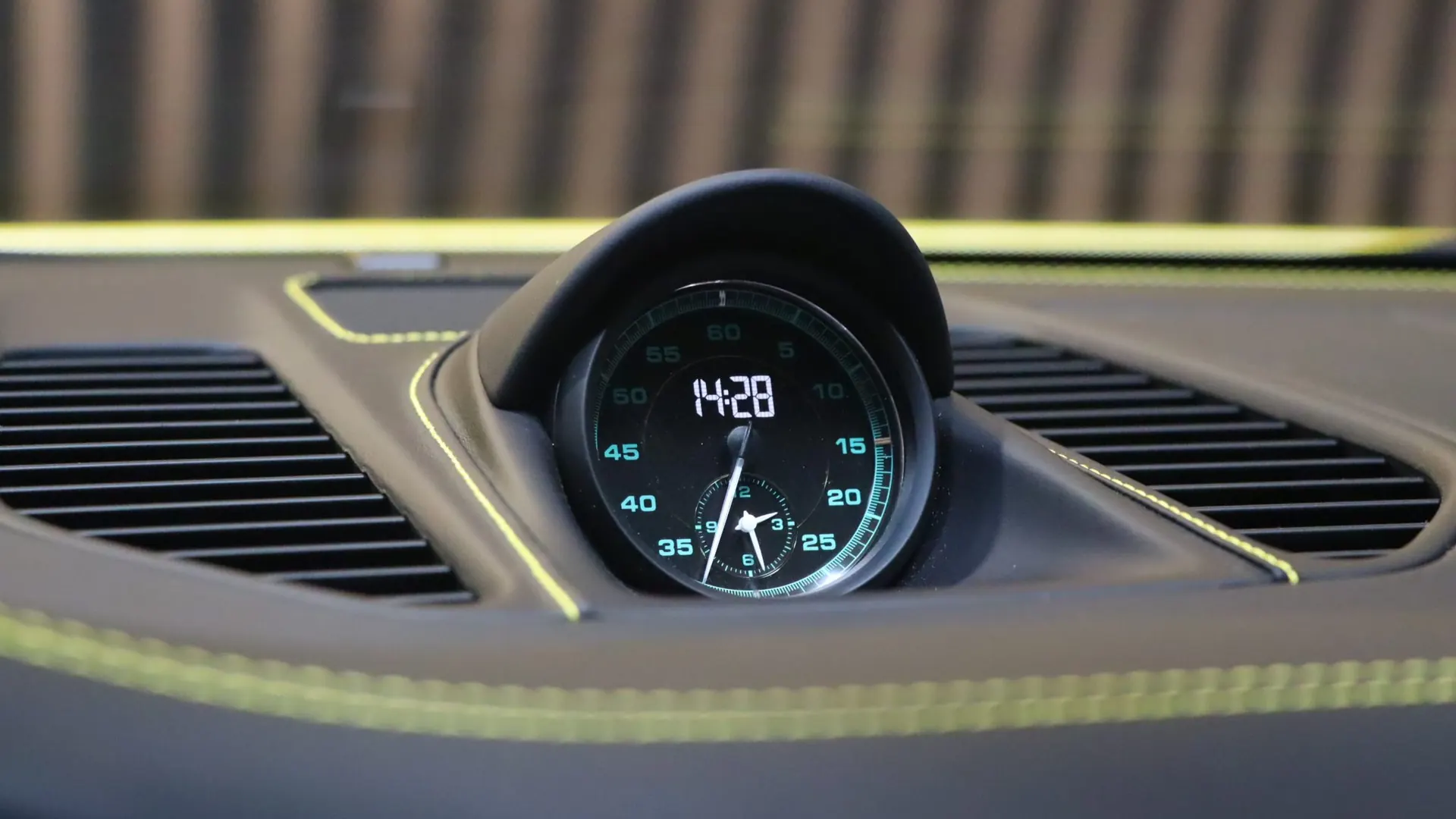 Porsche 911 — photo 24