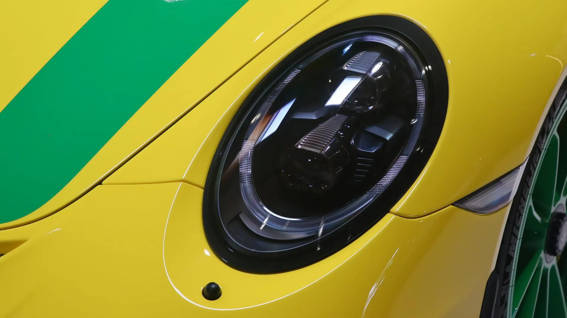 Porsche 911 — photo 35