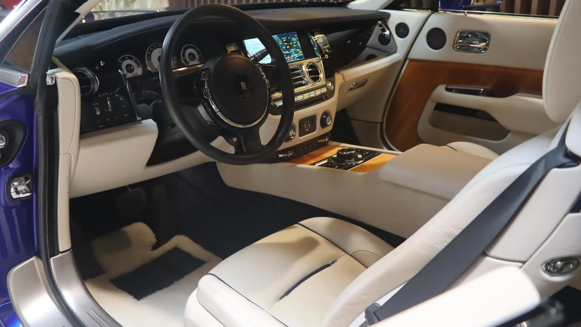 Rolls-Royce Wraith — photo 6