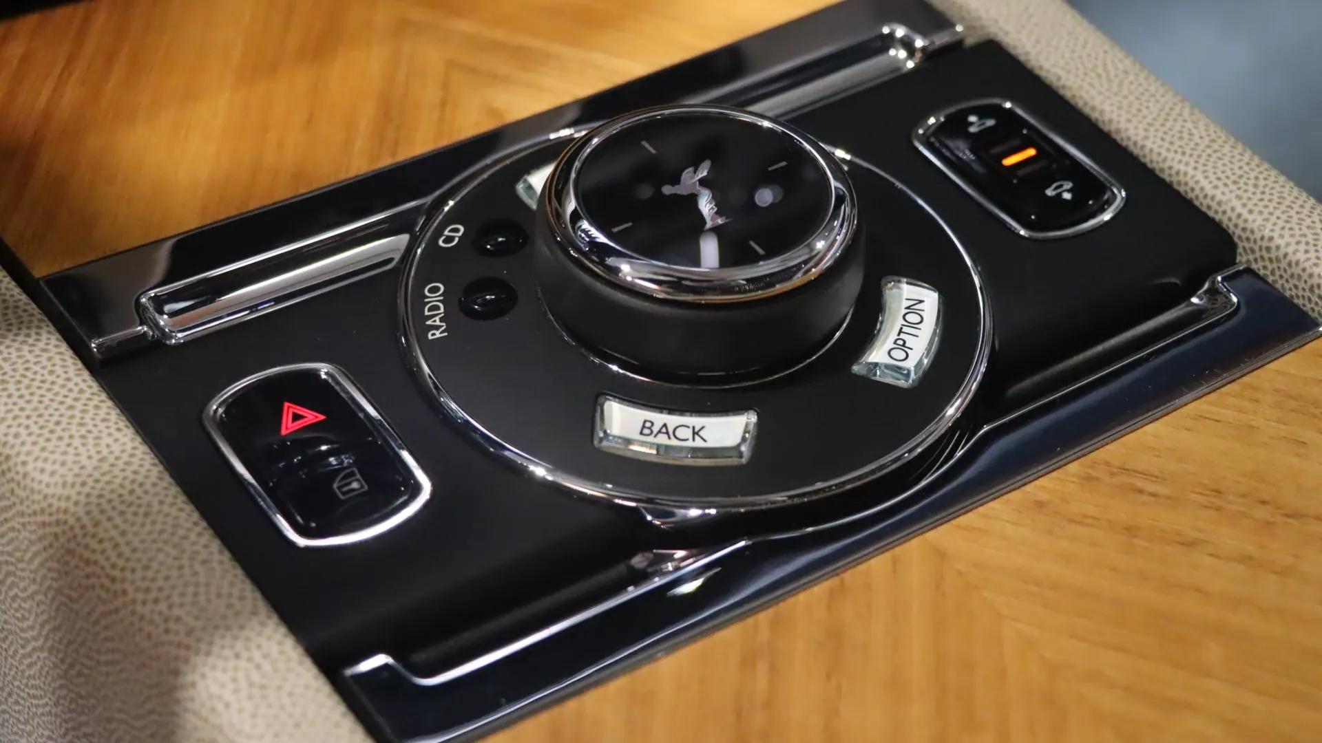 Rolls-Royce Wraith — photo 29