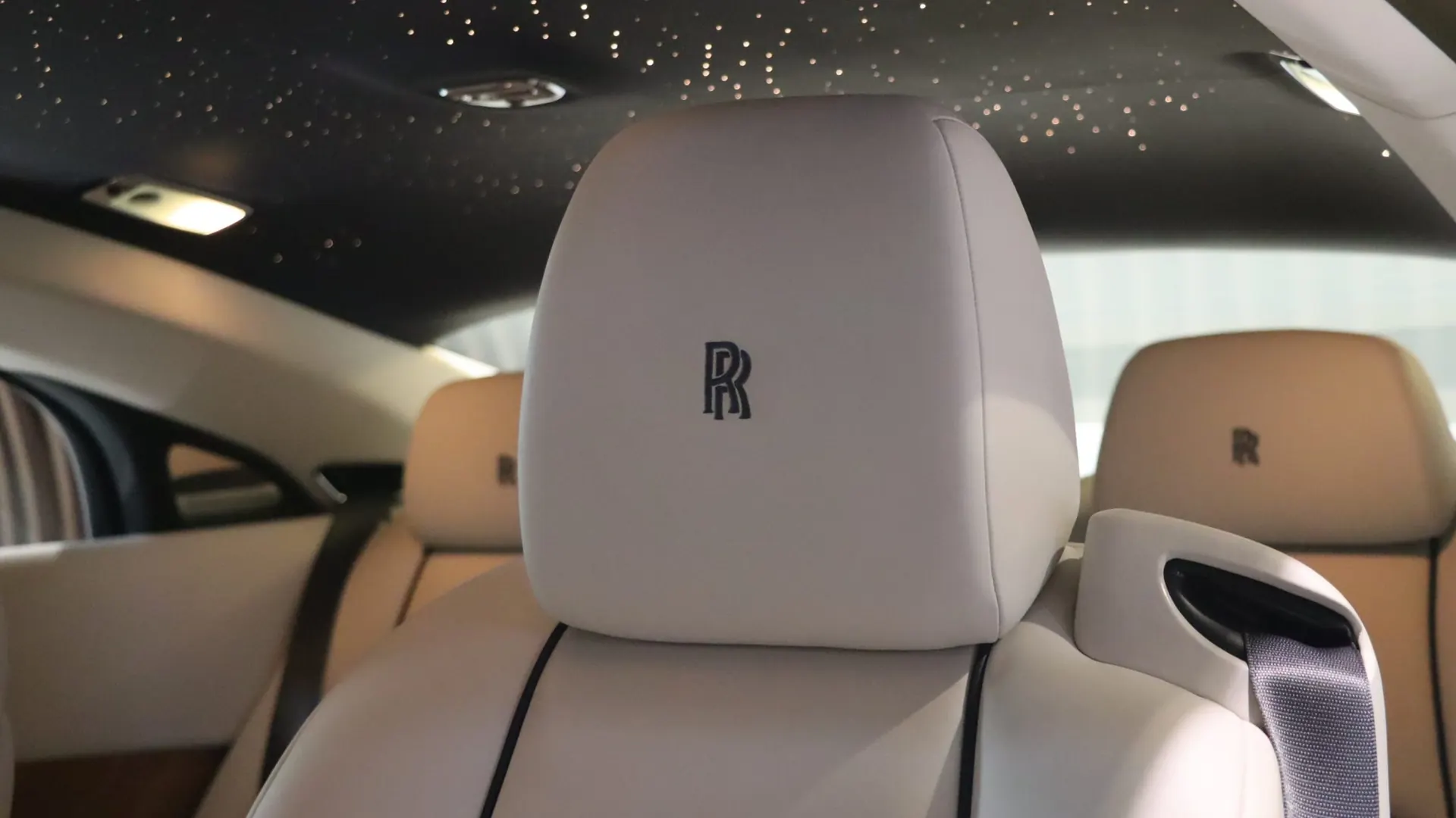 Rolls-Royce Wraith — photo 31