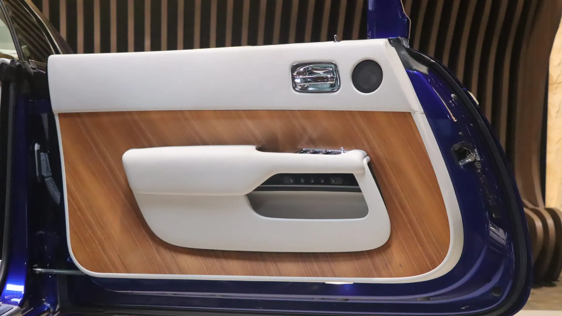 Rolls-Royce Wraith — photo 10