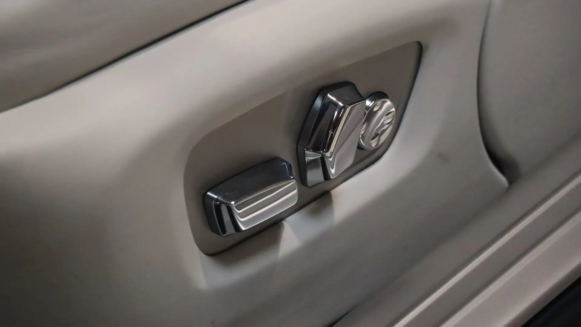 Rolls-Royce Wraith — photo 32