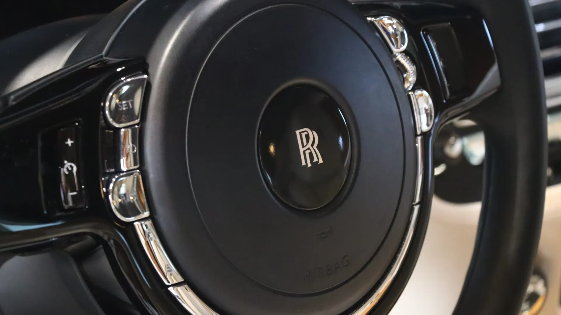 Rolls-Royce Wraith — photo 21