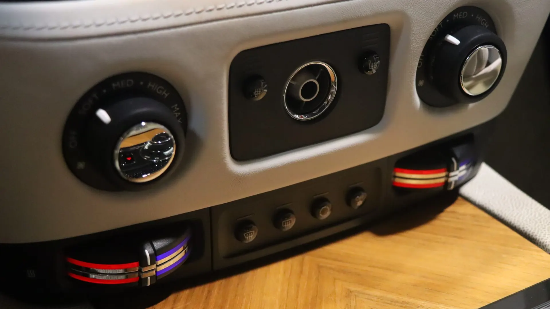 Rolls-Royce Wraith — photo 28