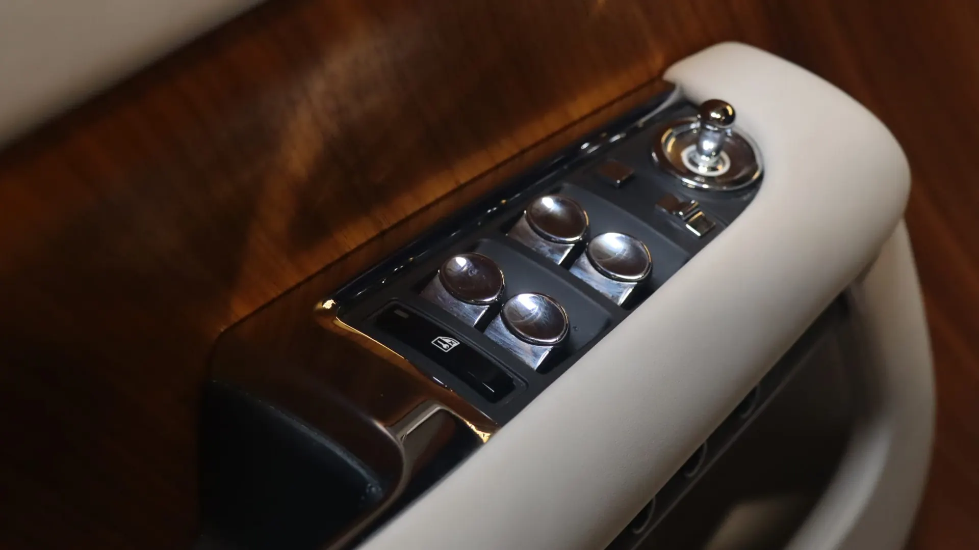 Rolls-Royce Wraith — photo 11