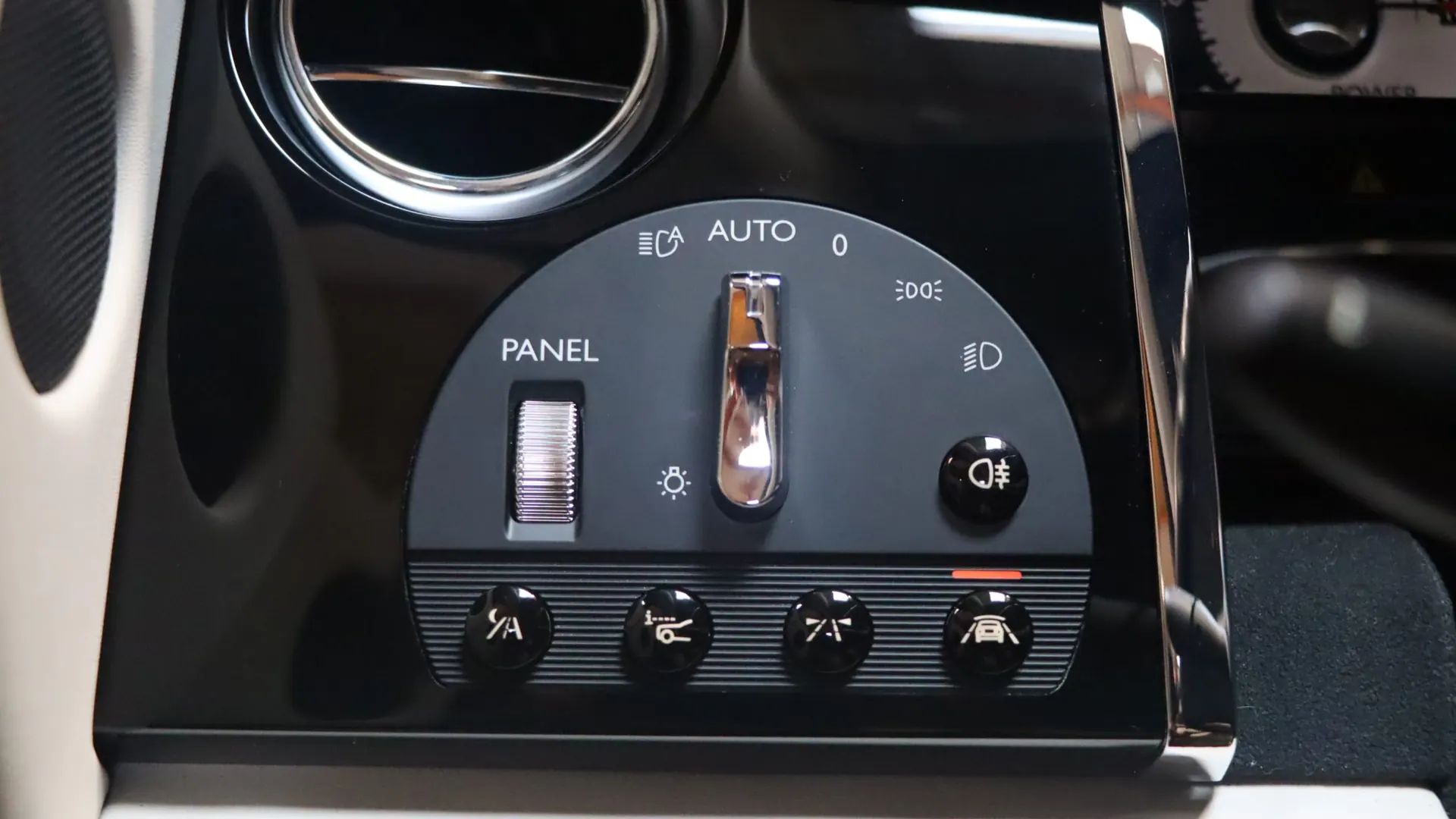 Rolls-Royce Wraith — photo 16