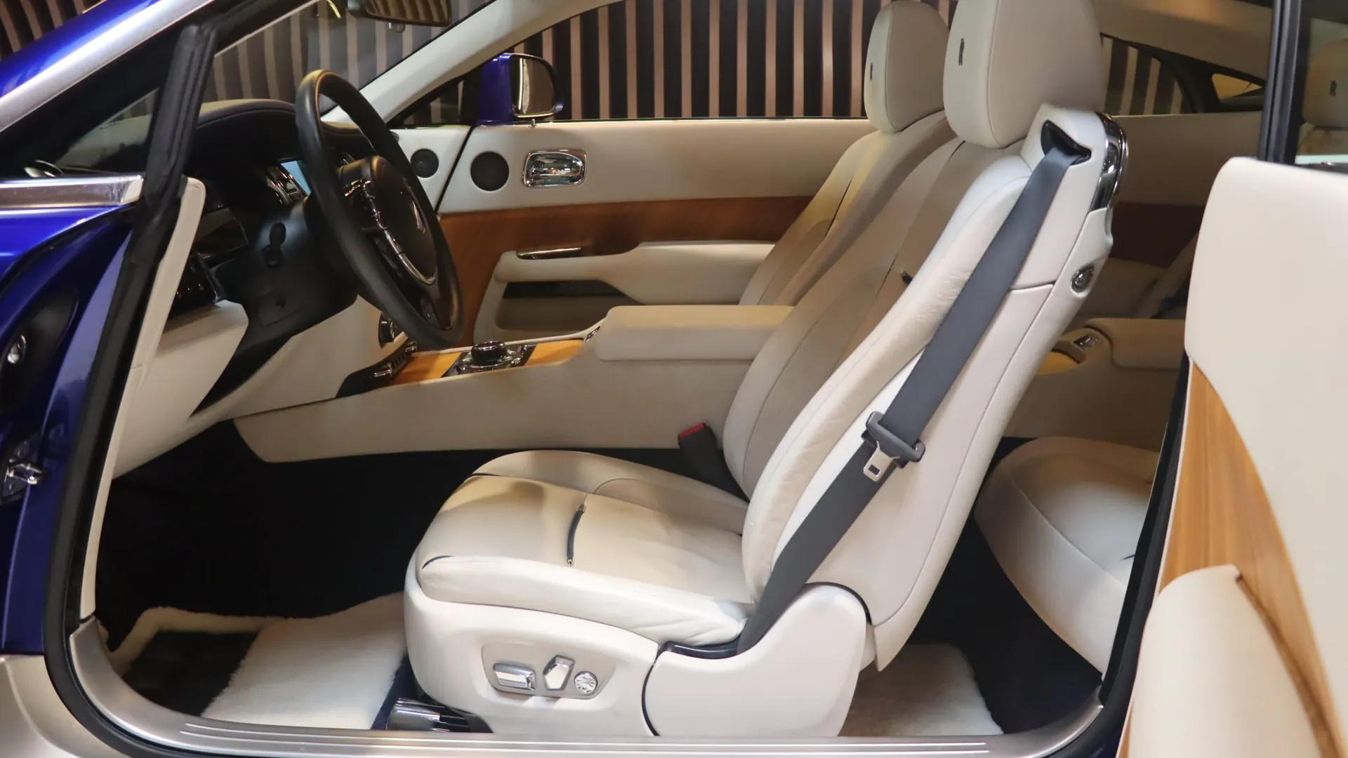 Rolls-Royce Wraith — photo 7