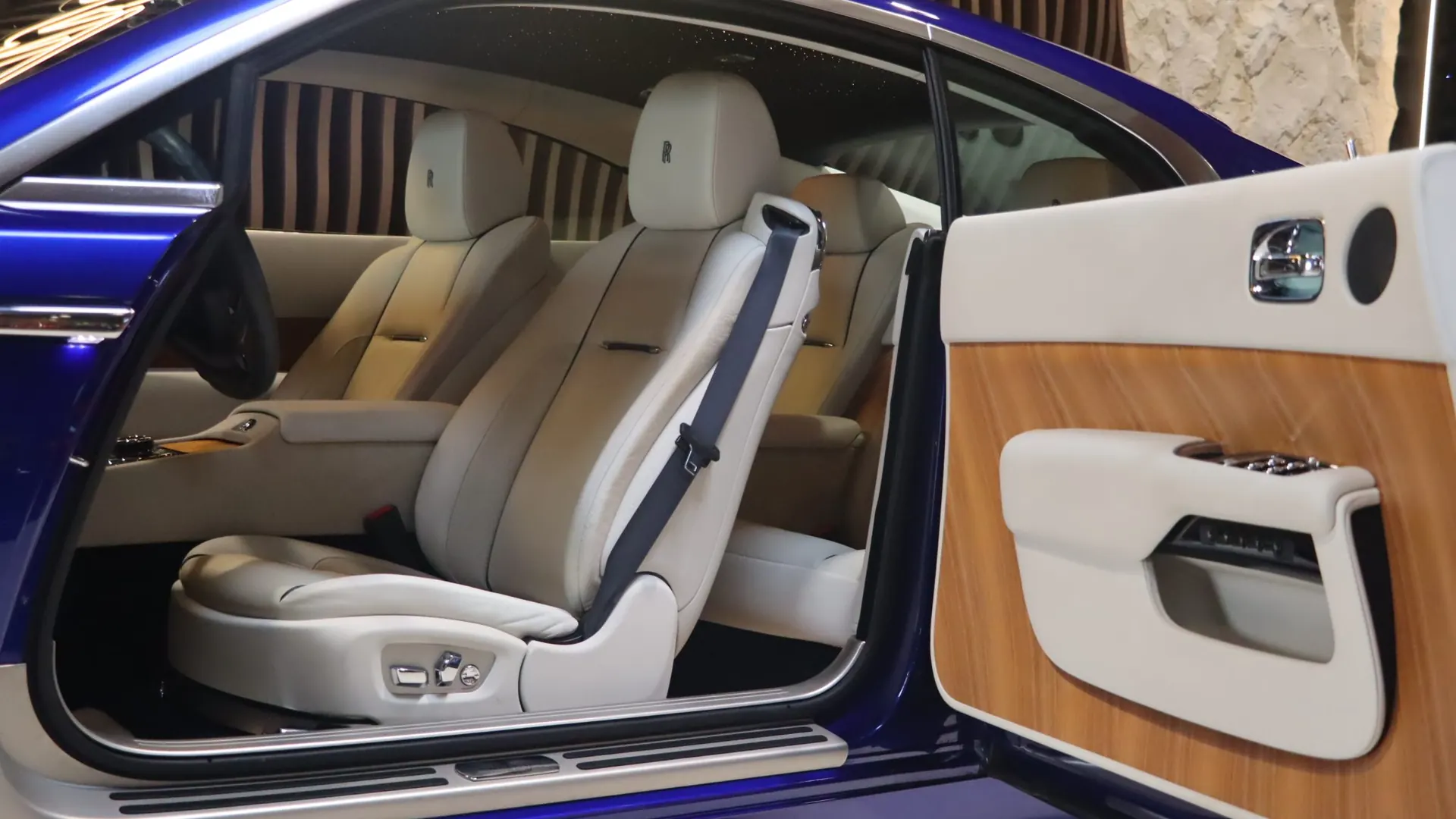Rolls-Royce Wraith — photo 8